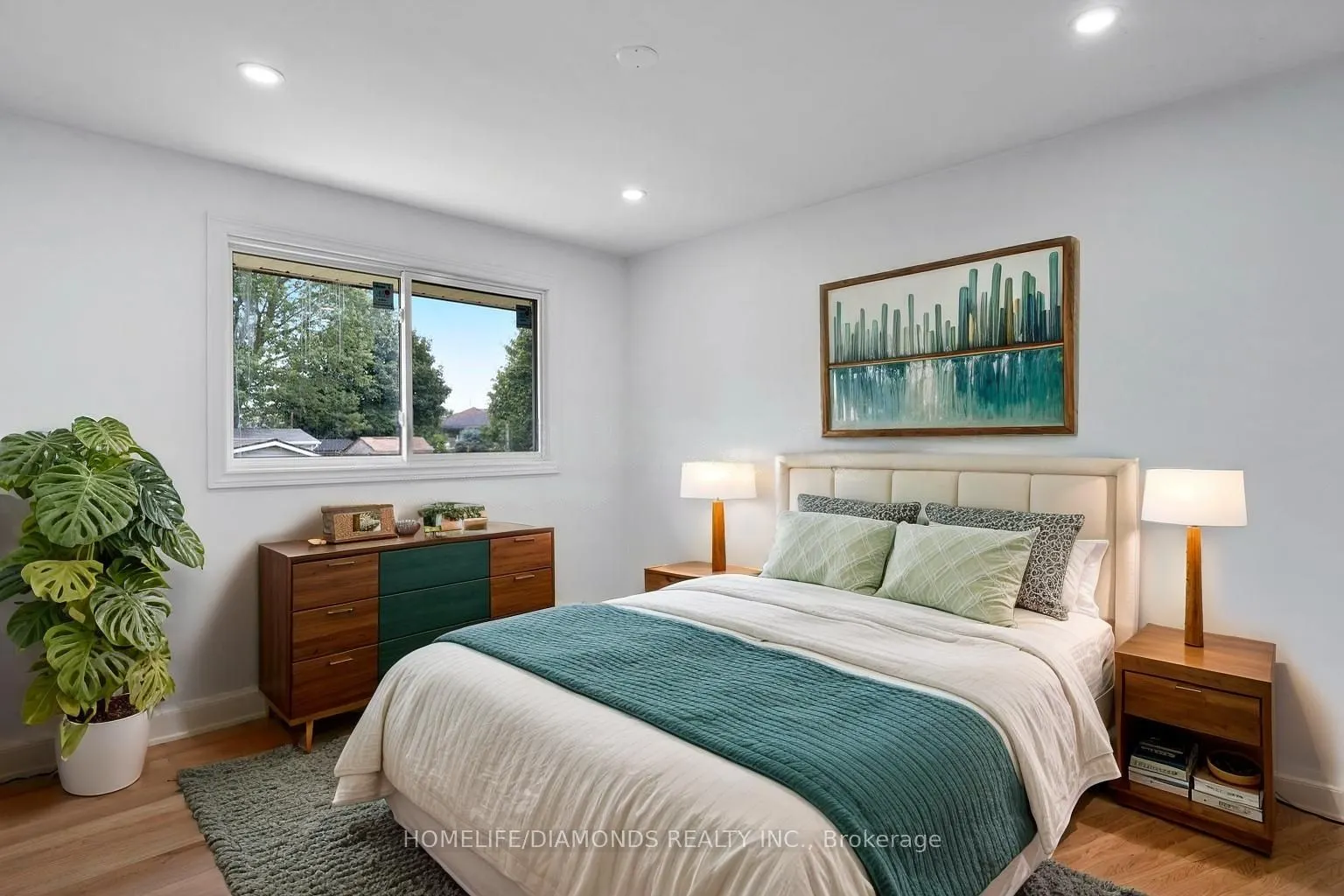 8 Huntley Crescent