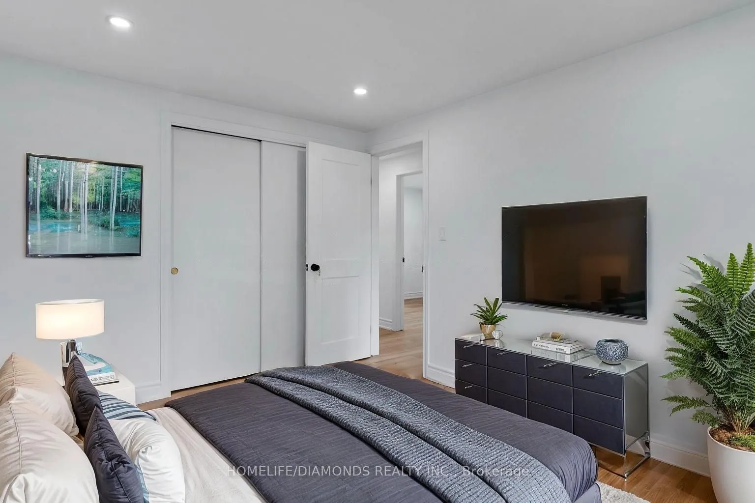 8 Huntley Crescent