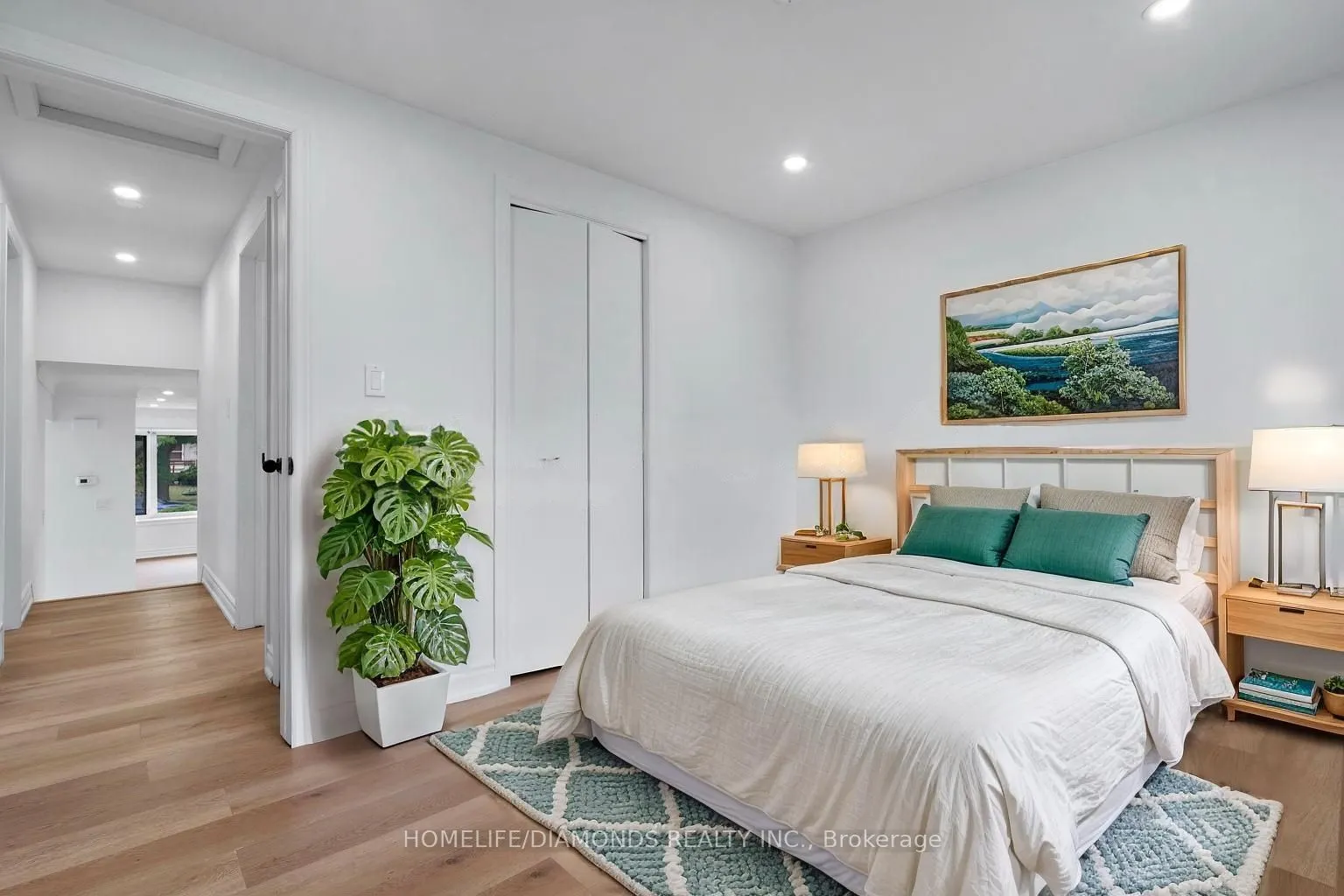 8 Huntley Crescent