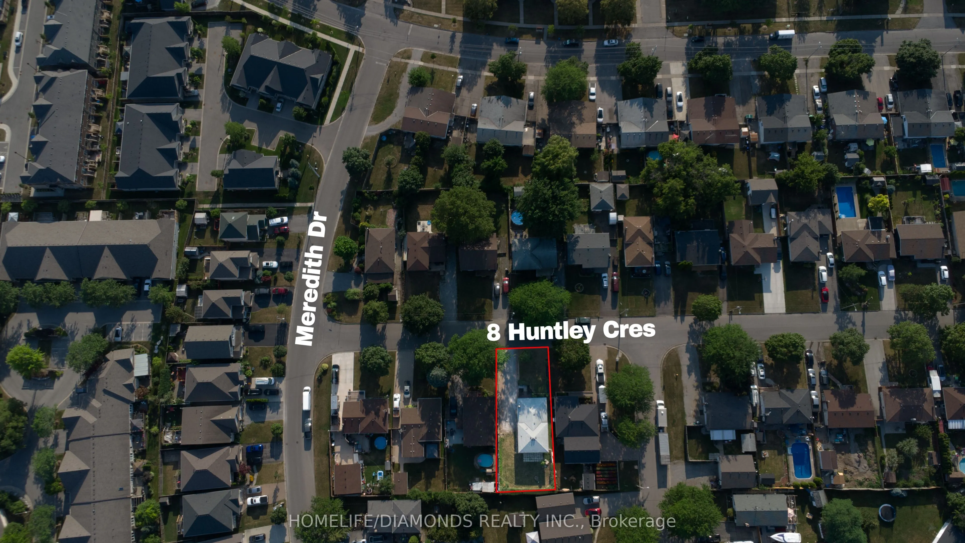 8 Huntley Crescent