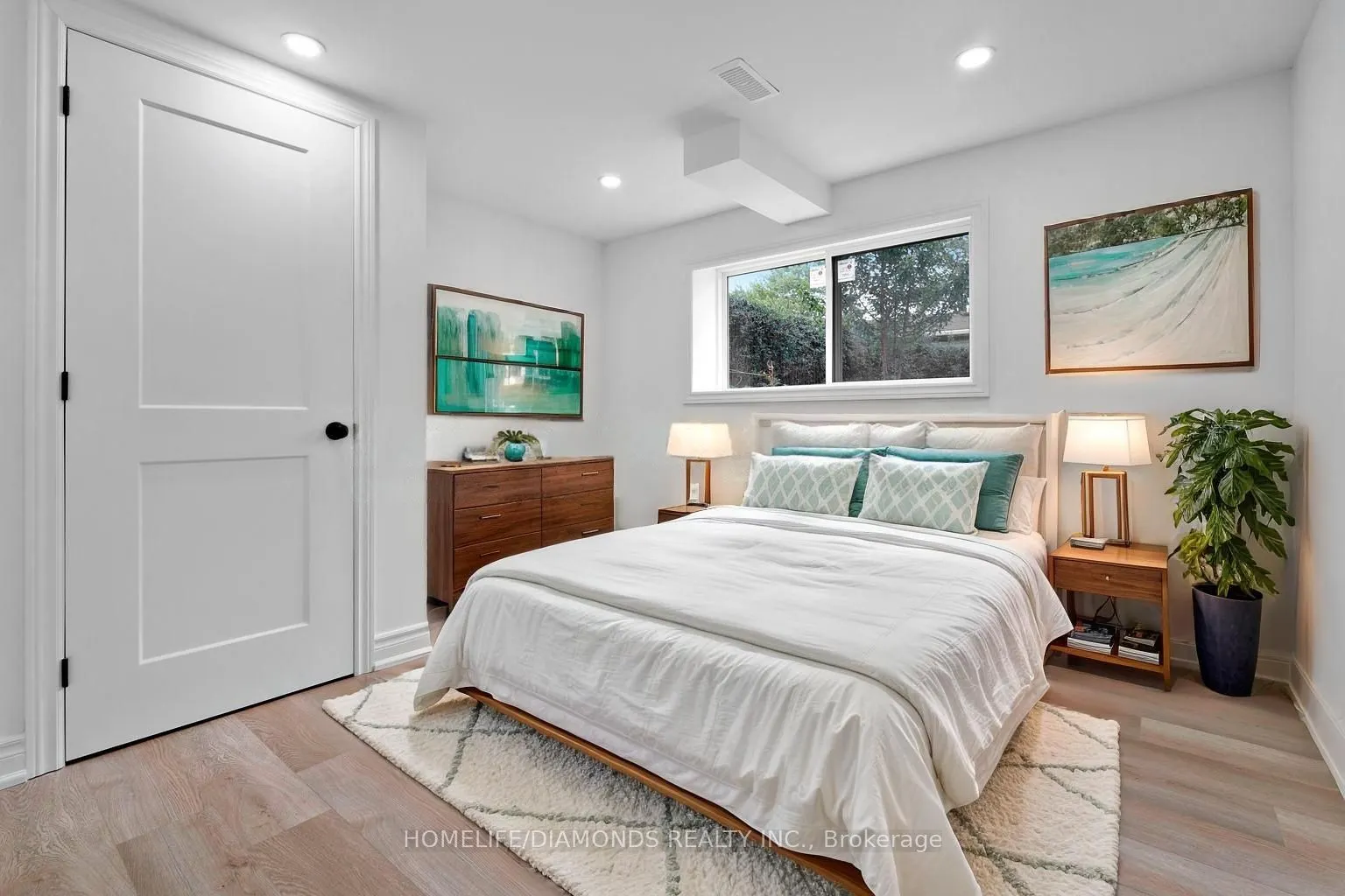 8 Huntley Crescent