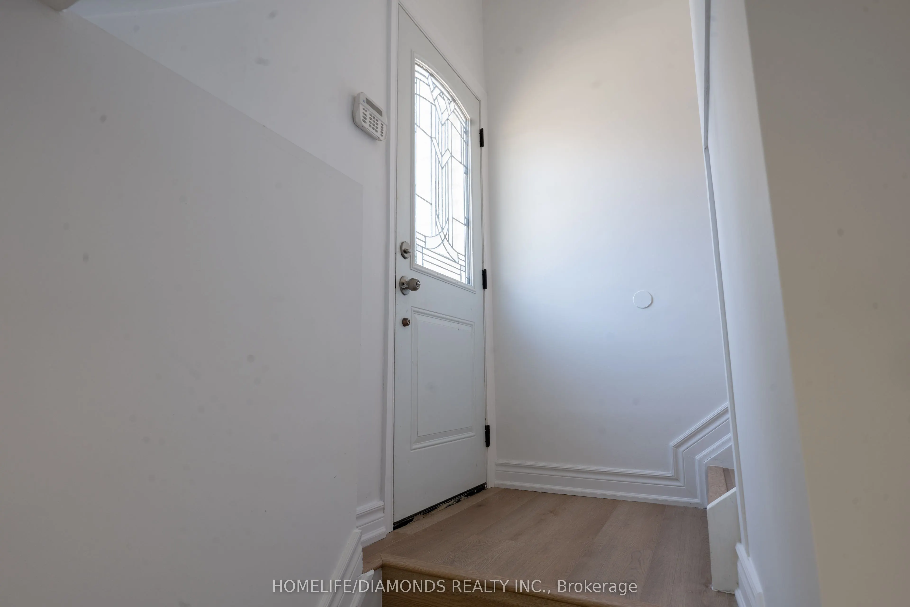 8 Huntley Crescent
