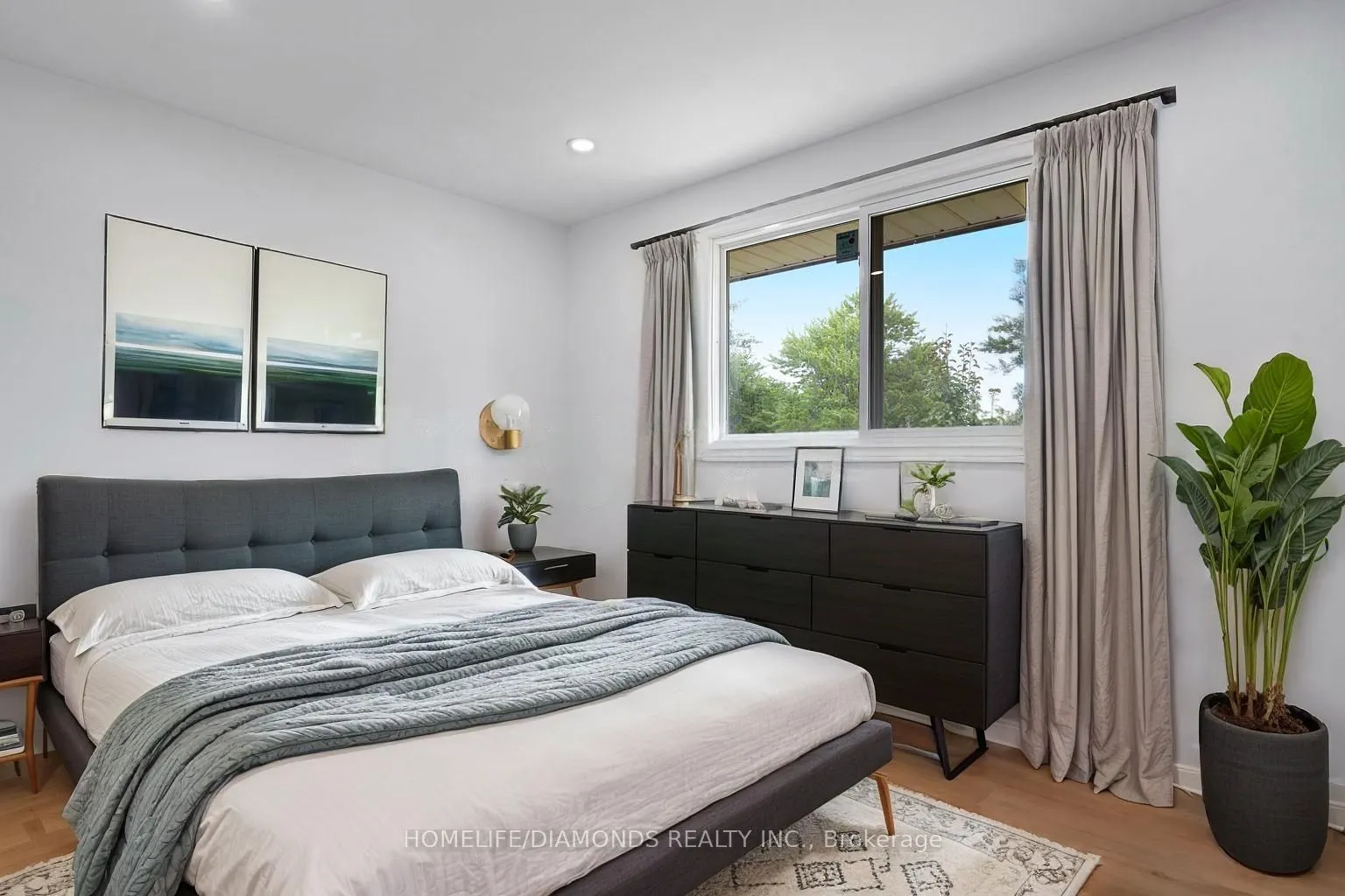 8 Huntley Crescent