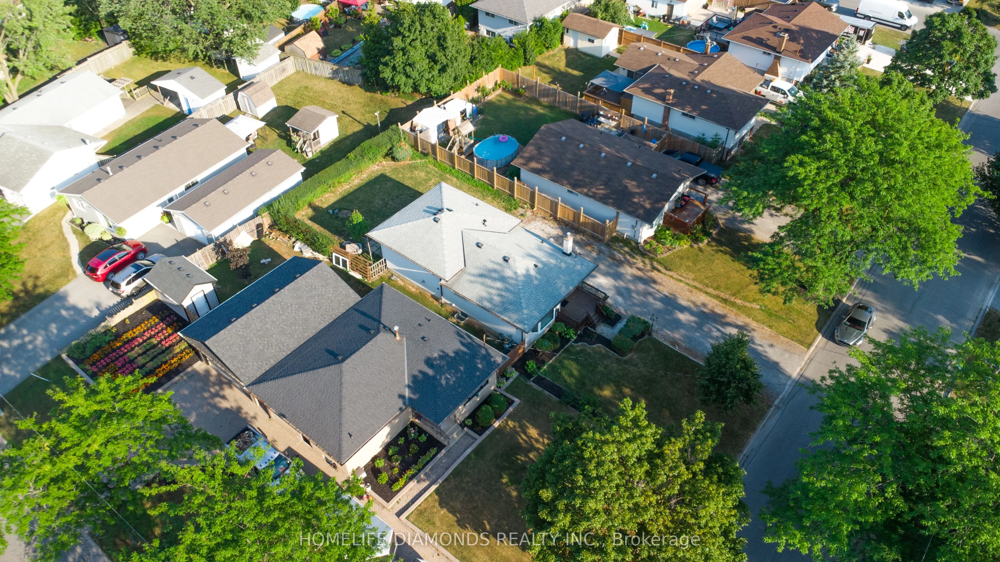 8 Huntley Crescent