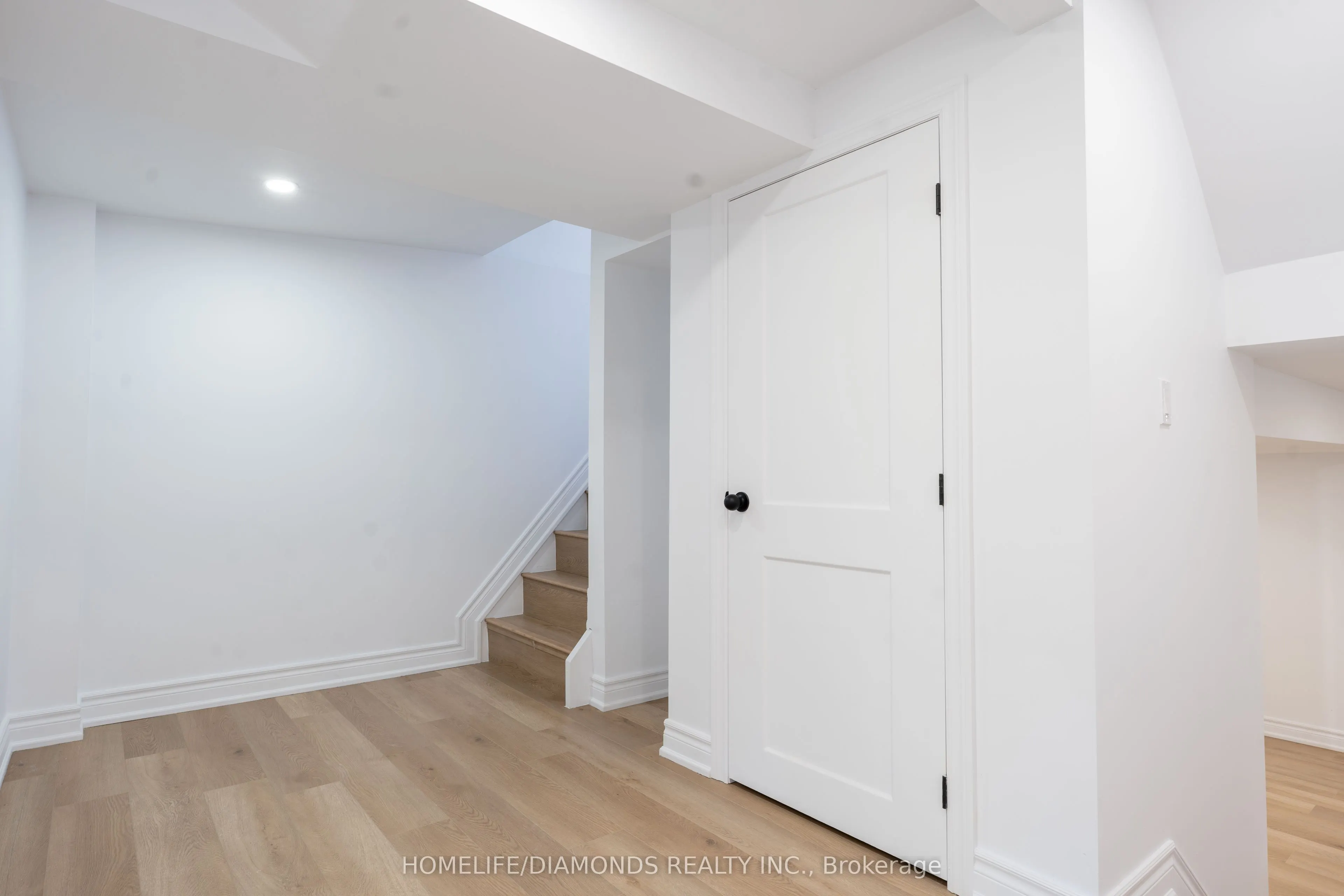 8 Huntley Crescent