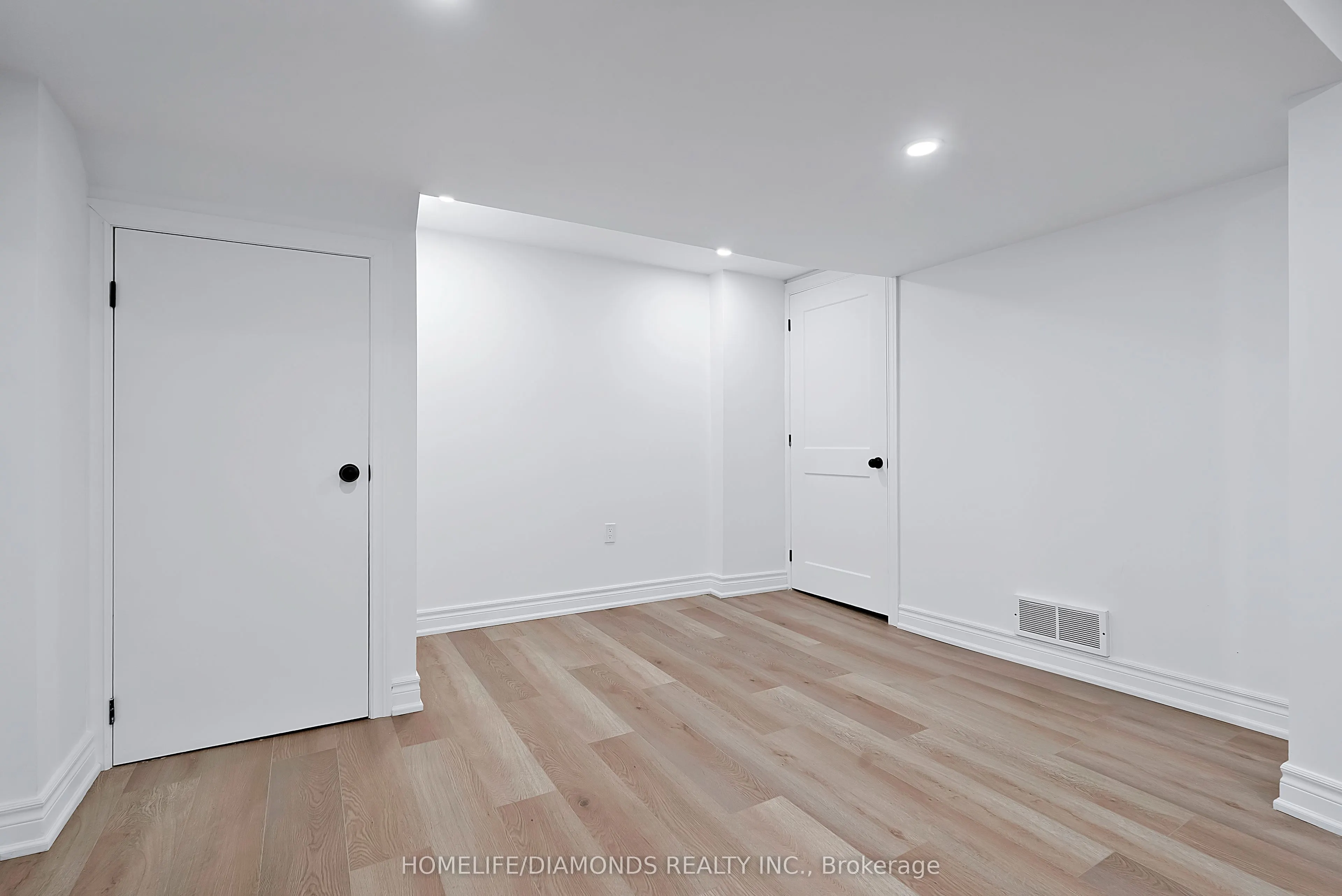 8 Huntley Crescent