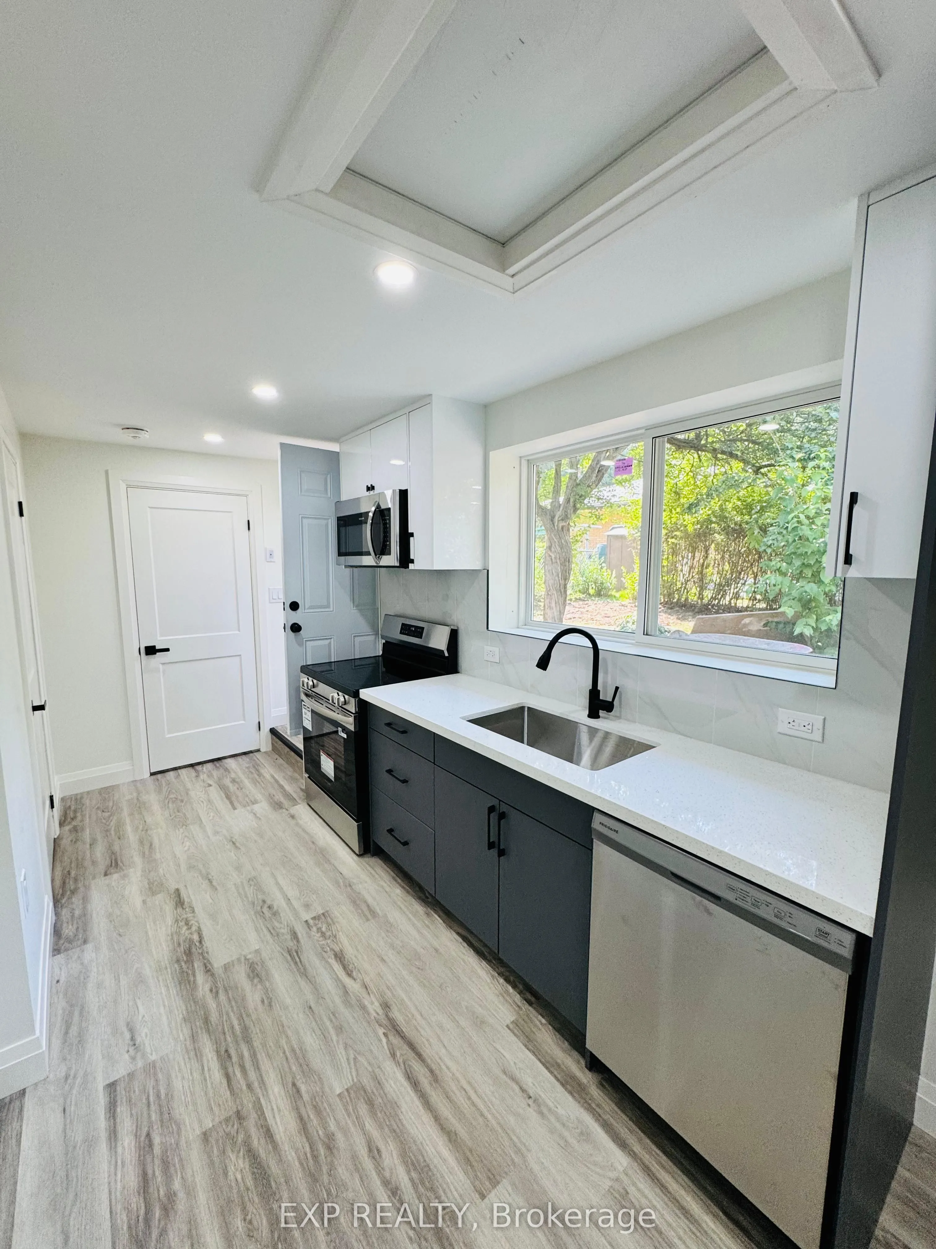 6 CRAIG Drive N, #4
