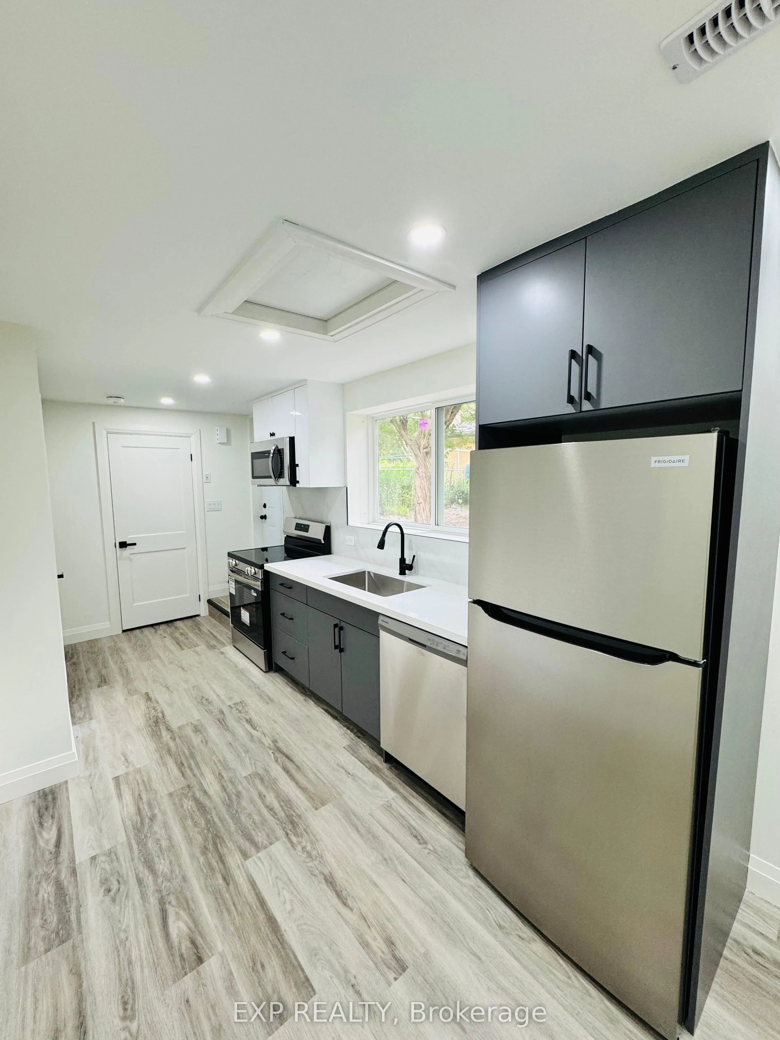 6 CRAIG Drive N, #4