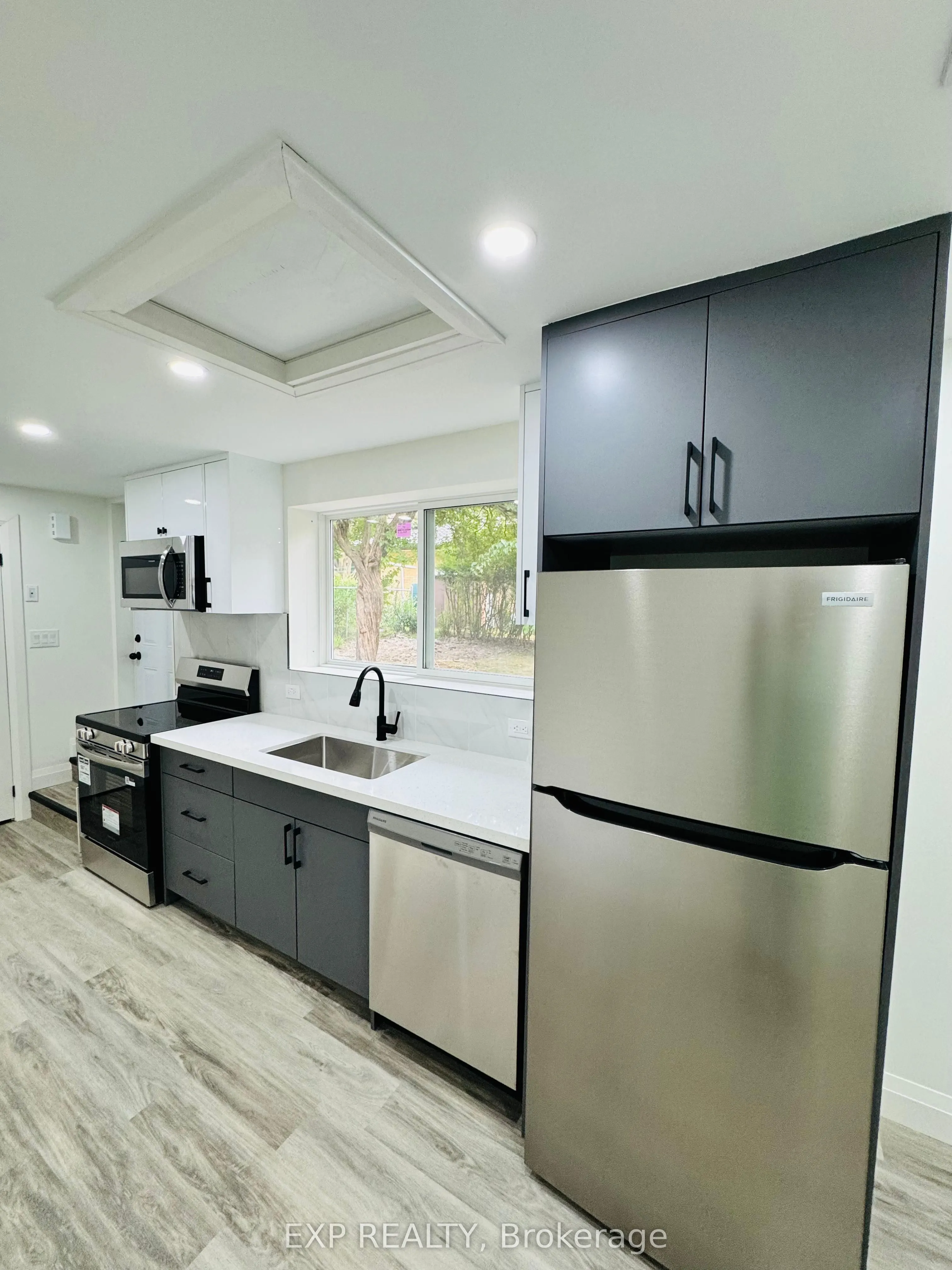 6 CRAIG Drive N, #4