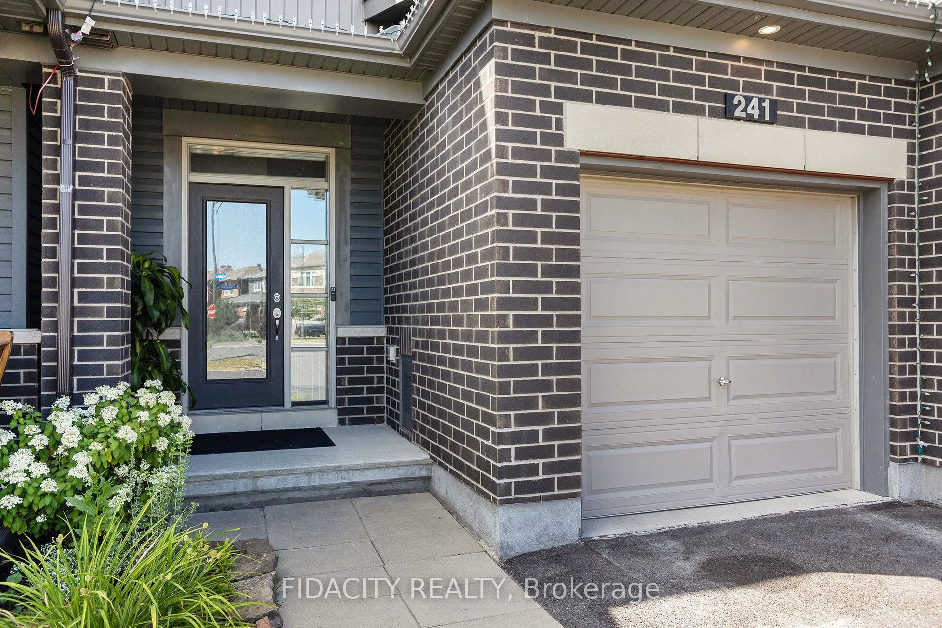 241 Bandelier Way