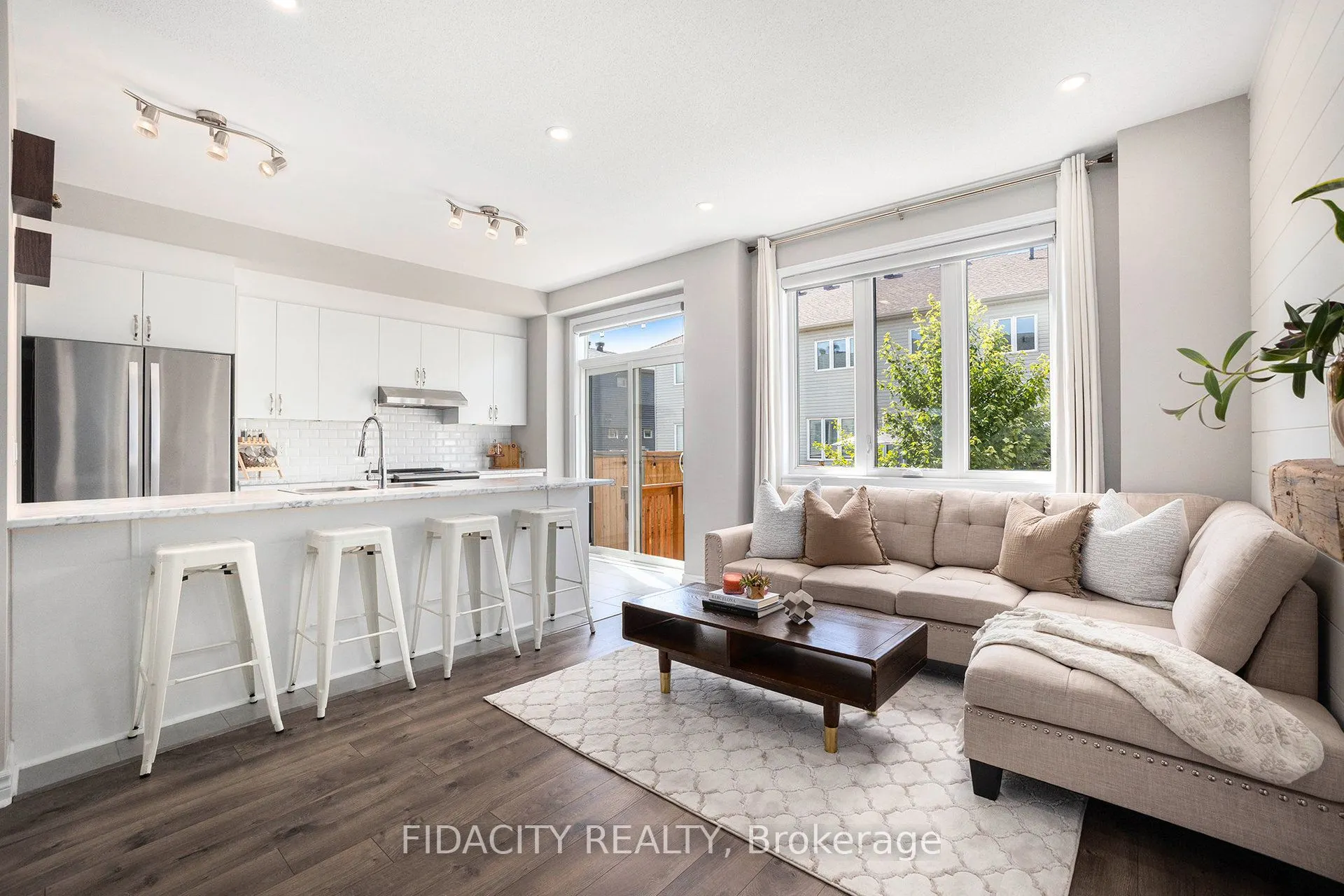 241 Bandelier Way