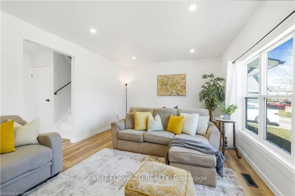 32 Enfield Crescent