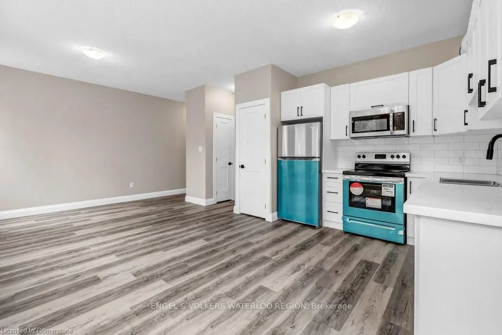 26 Queen Street W, #3
