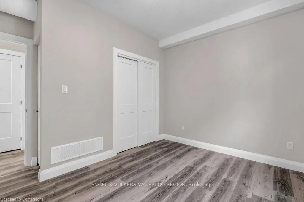 26 Queen Street W, #3