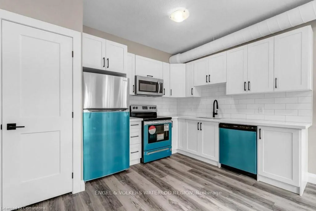 26 Queen Street W, #3