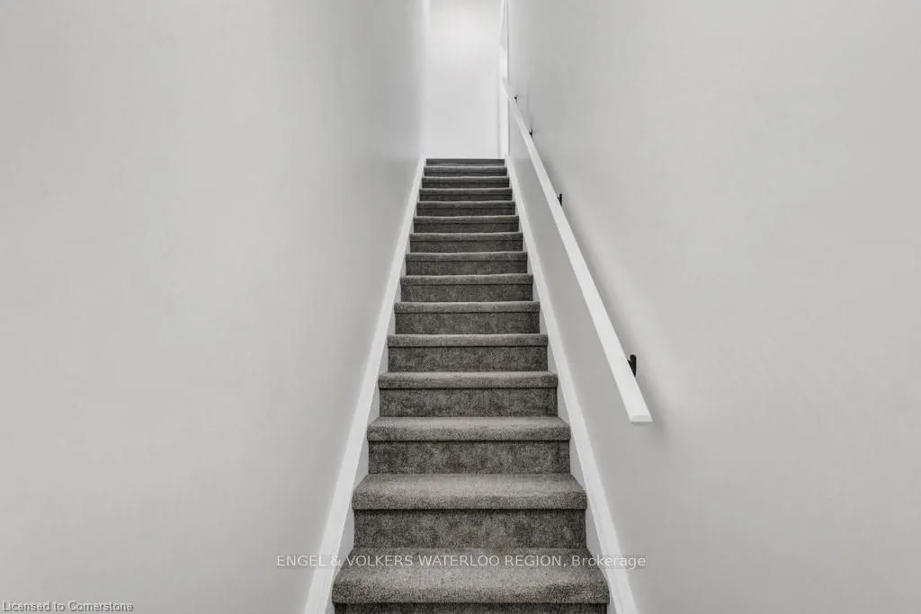 26 Queen Street W, #3