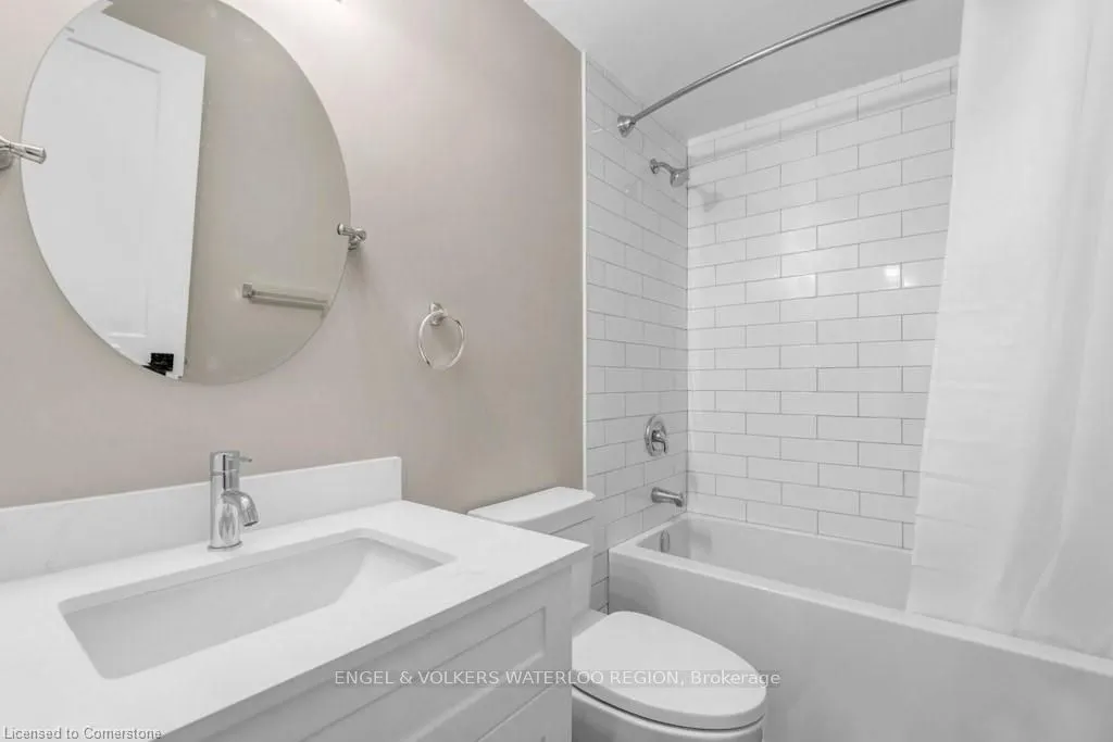 26 Queen Street W, #3