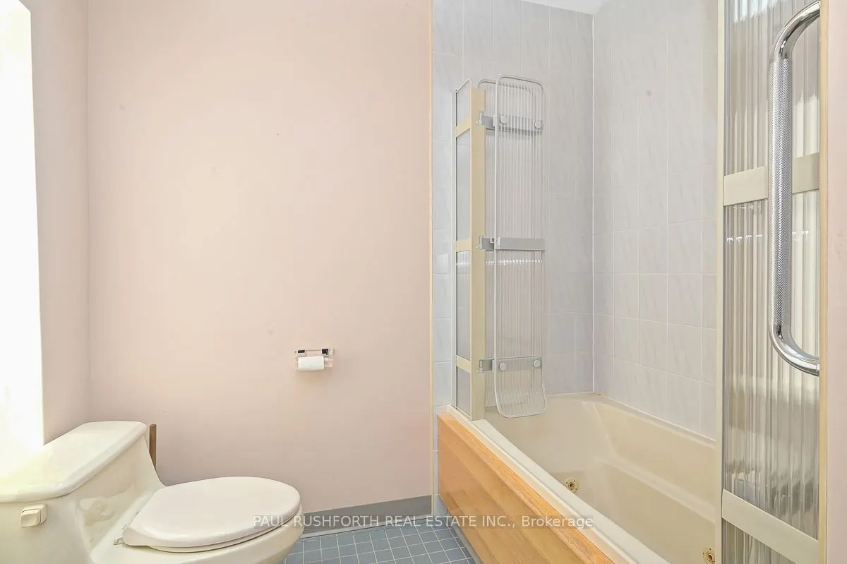 235 Elgin Street W