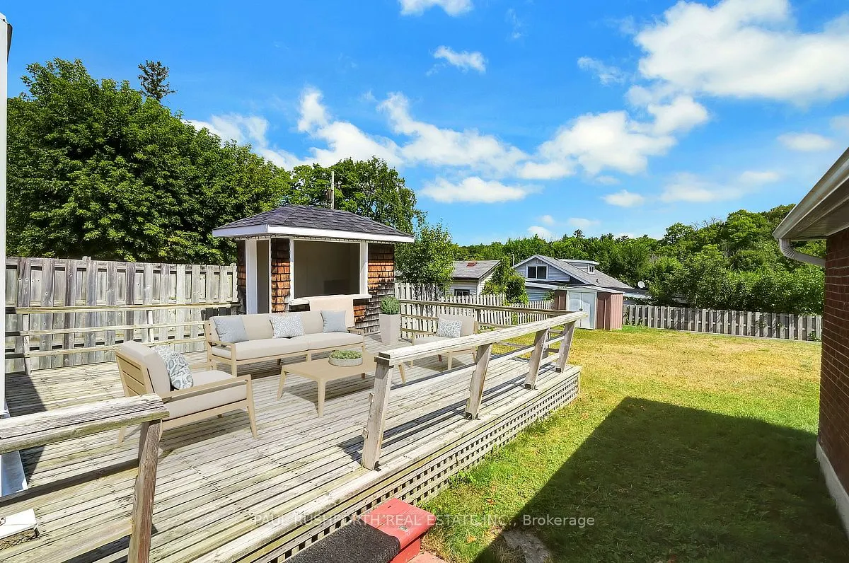 235 Elgin Street W