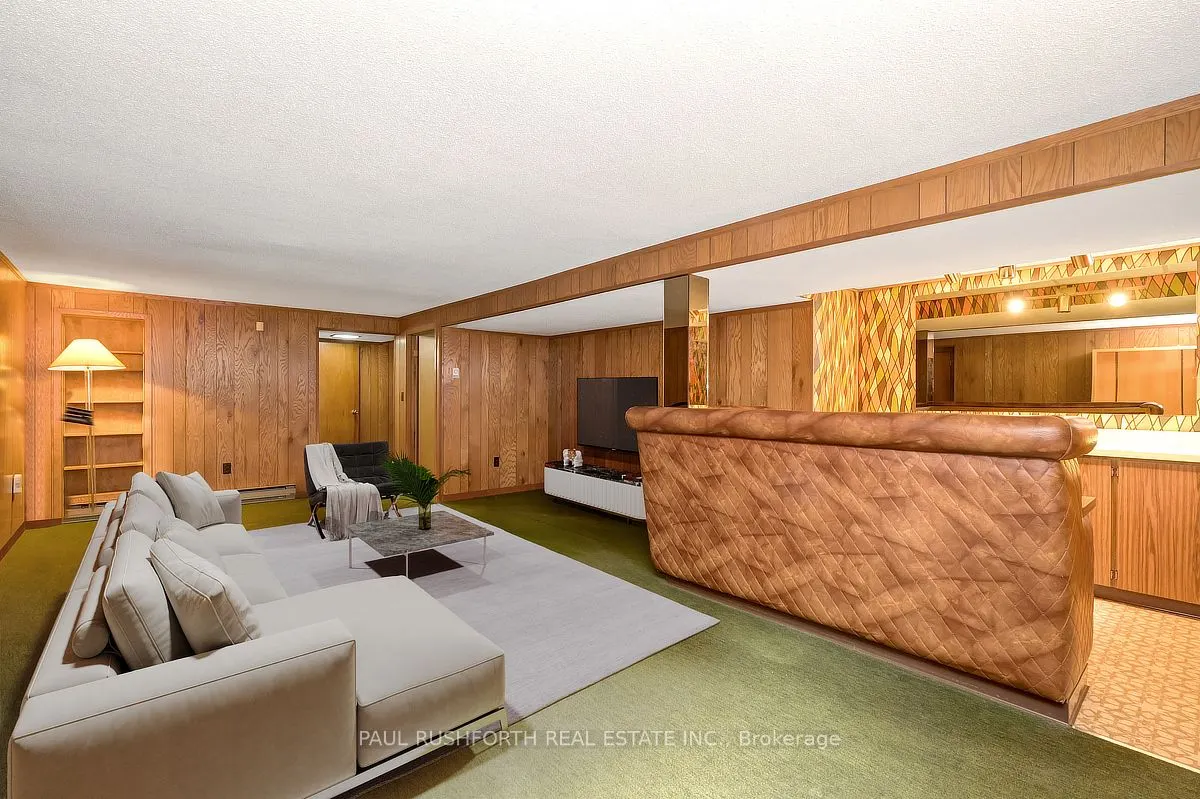 235 Elgin Street W