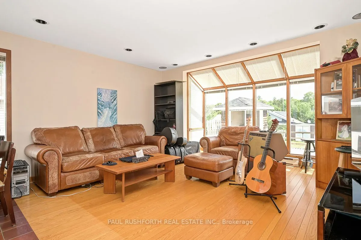235 Elgin Street W