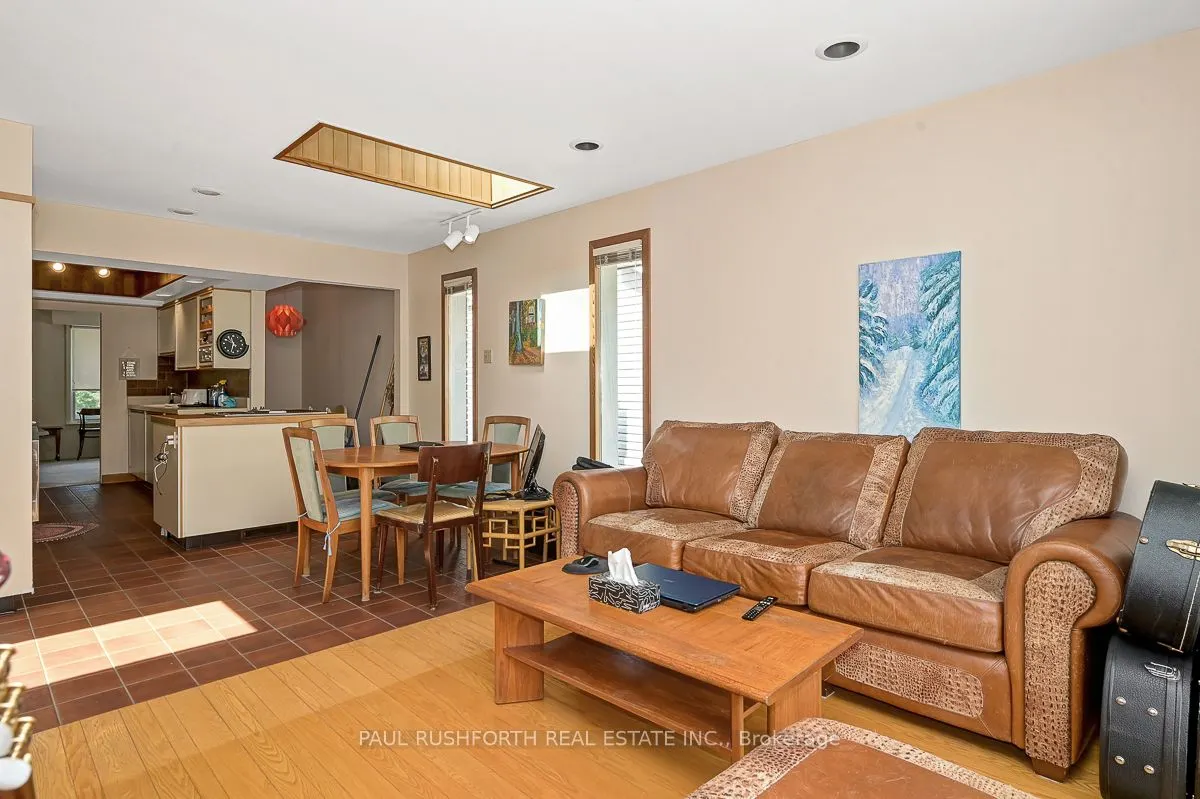 235 Elgin Street W