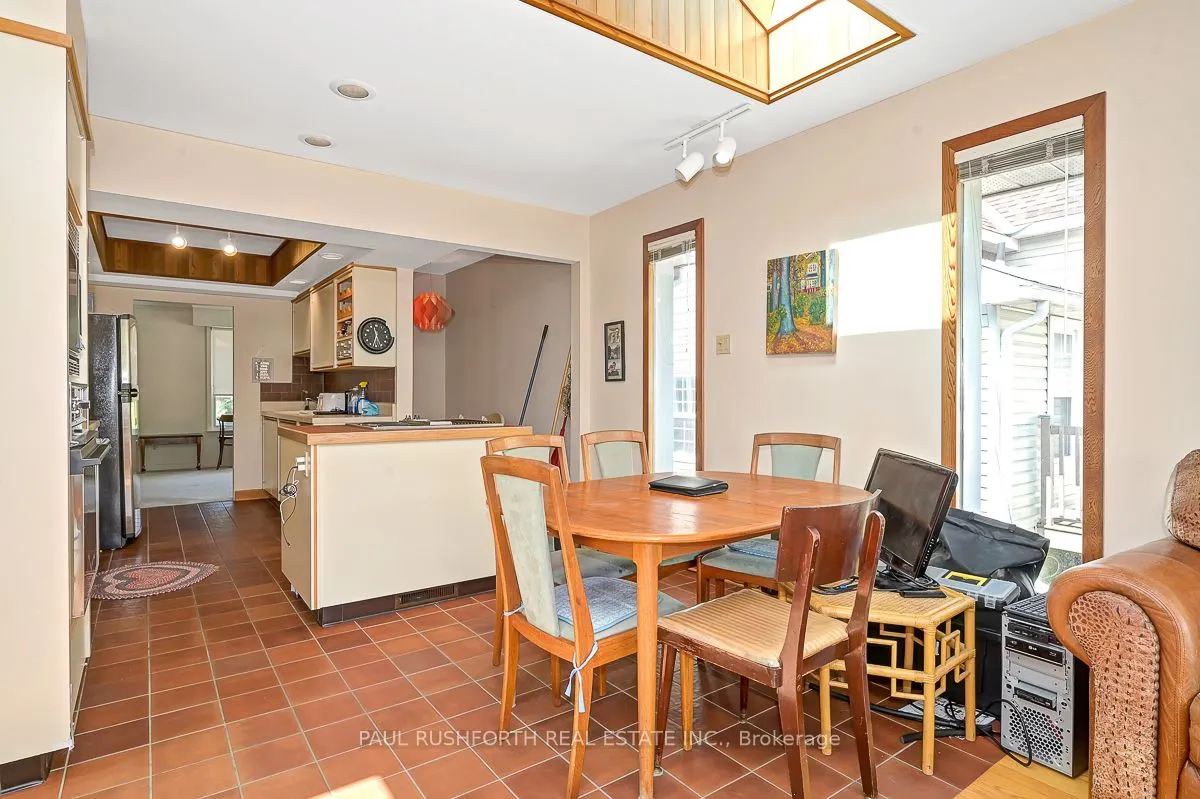 235 Elgin Street W
