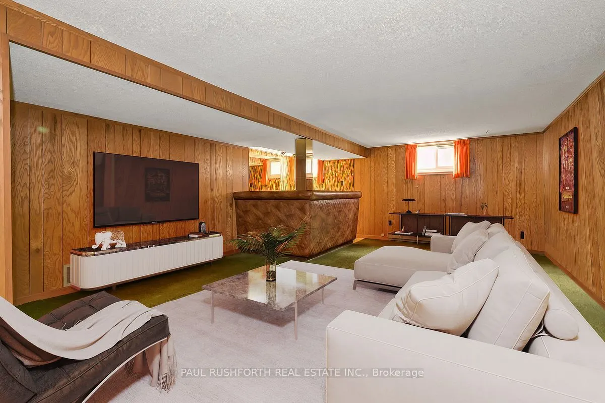 235 Elgin Street W
