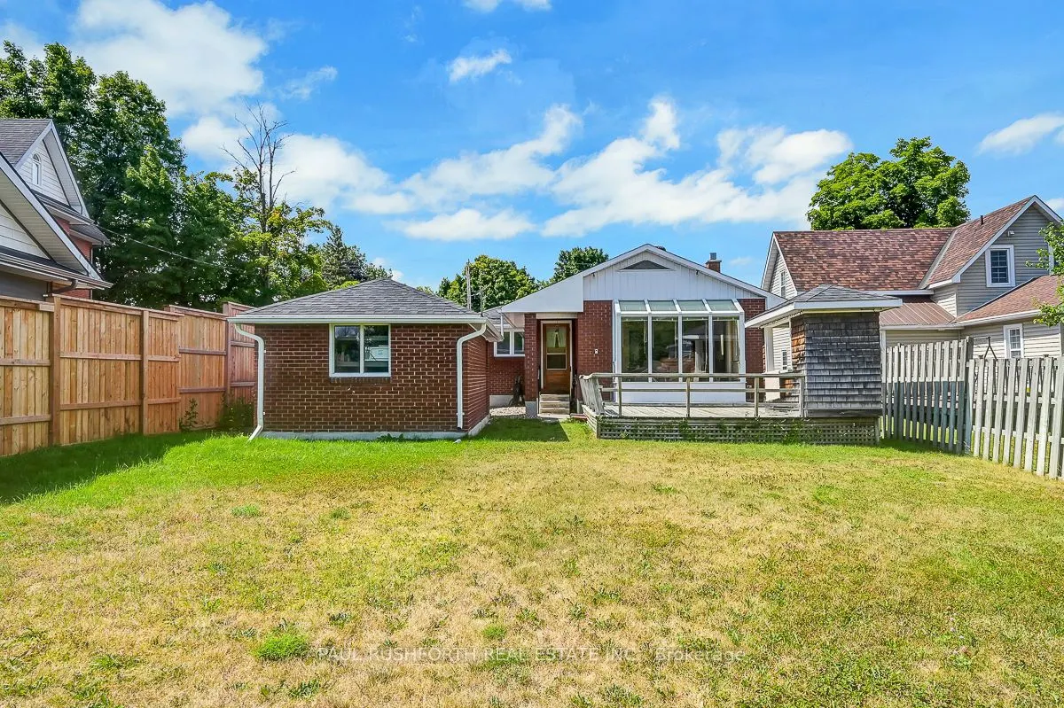 235 Elgin Street W