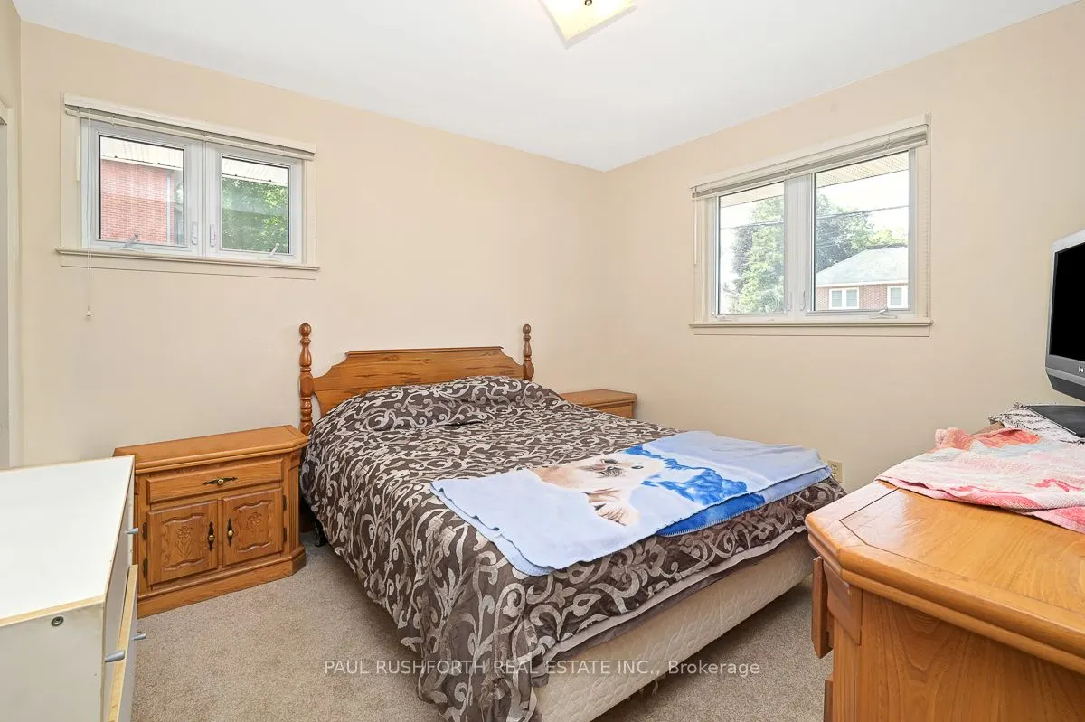 235 Elgin Street W