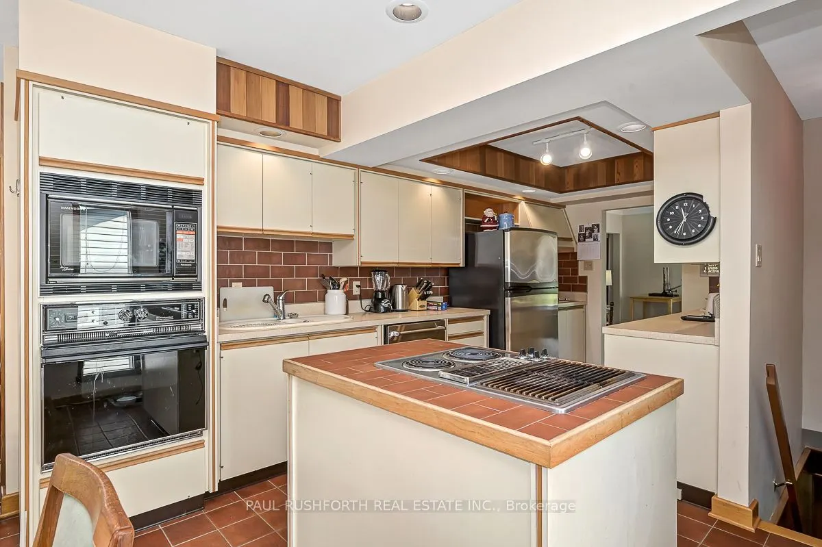 235 Elgin Street W