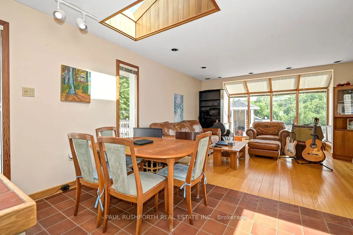 235 Elgin Street W