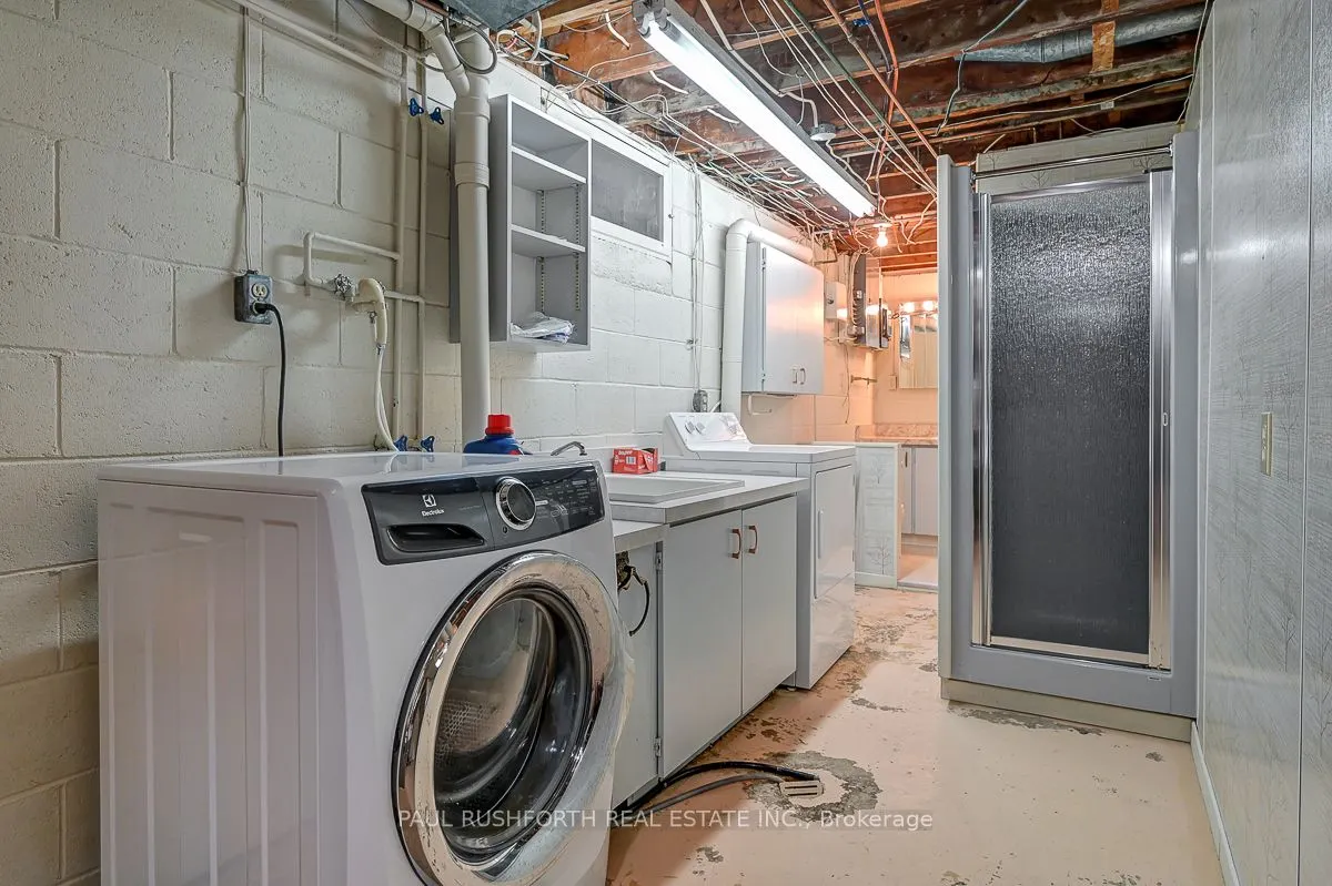 235 Elgin Street W