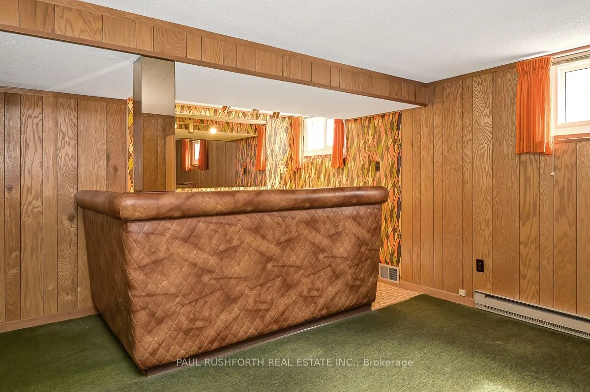 235 Elgin Street W