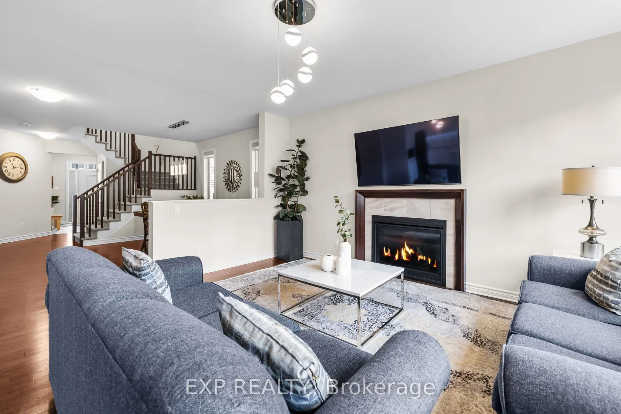 593 Vivera Place