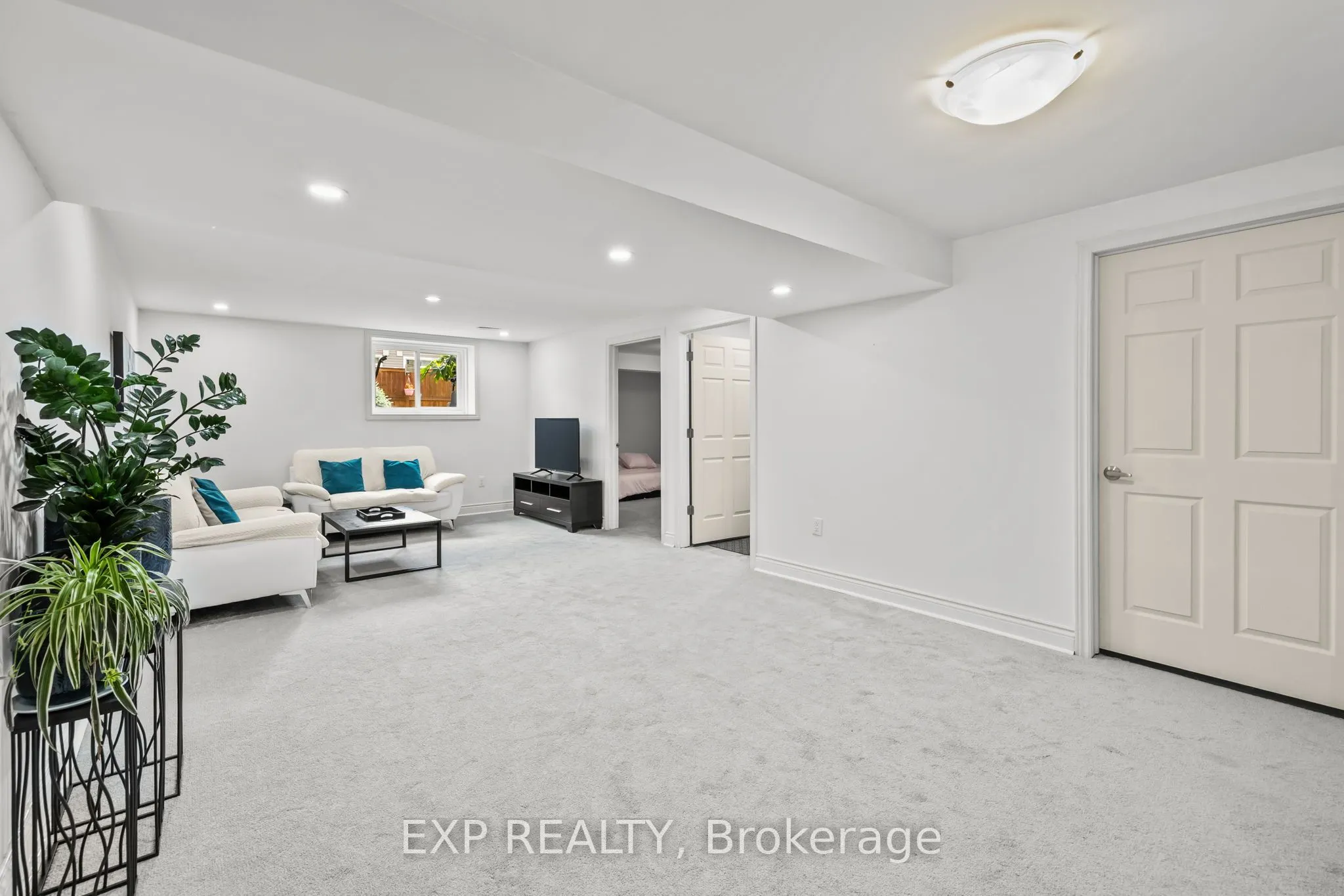 593 Vivera Place