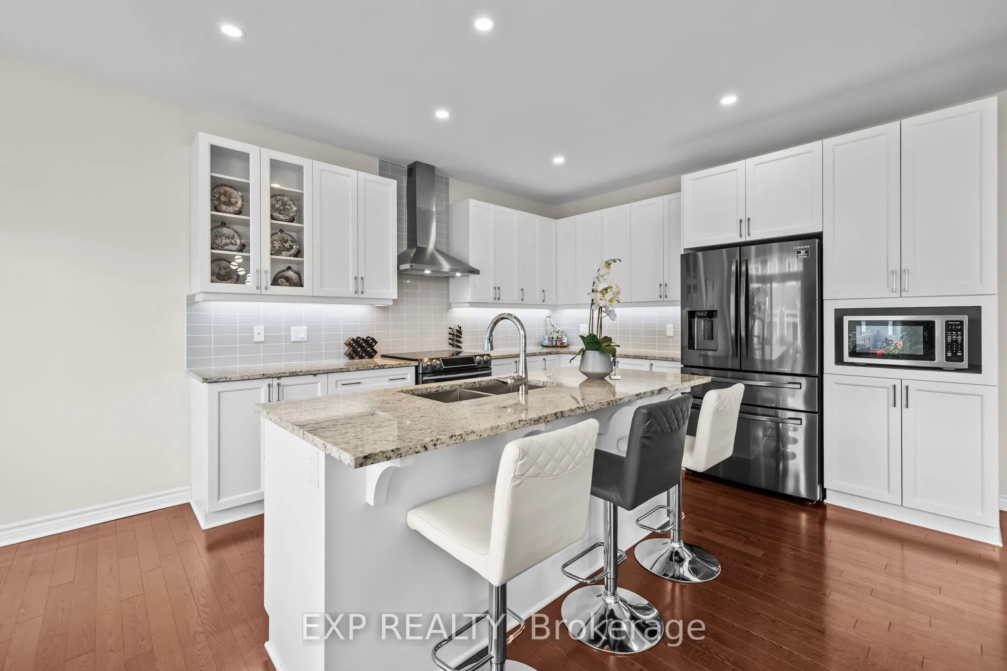 593 Vivera Place