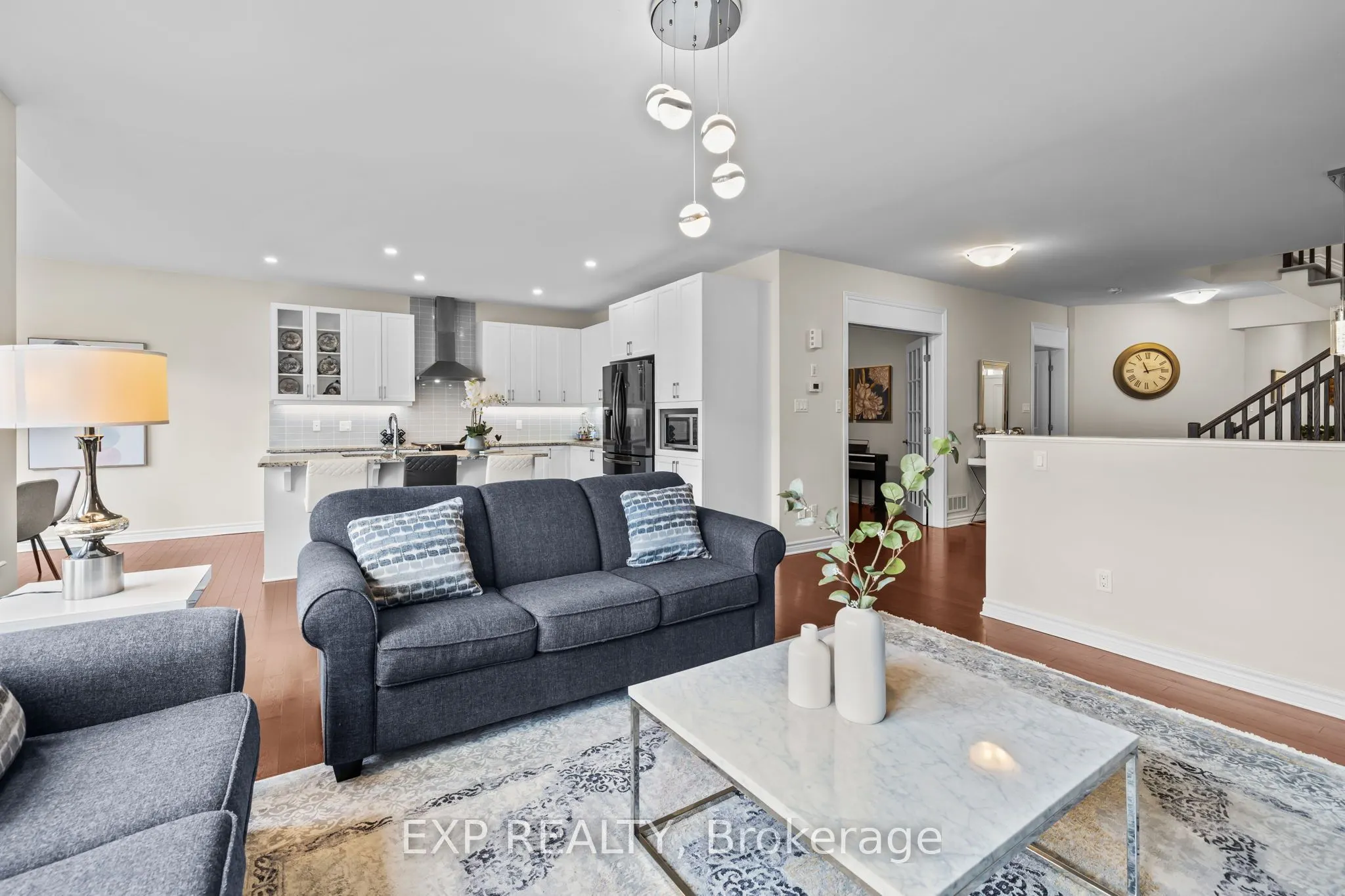 593 Vivera Place
