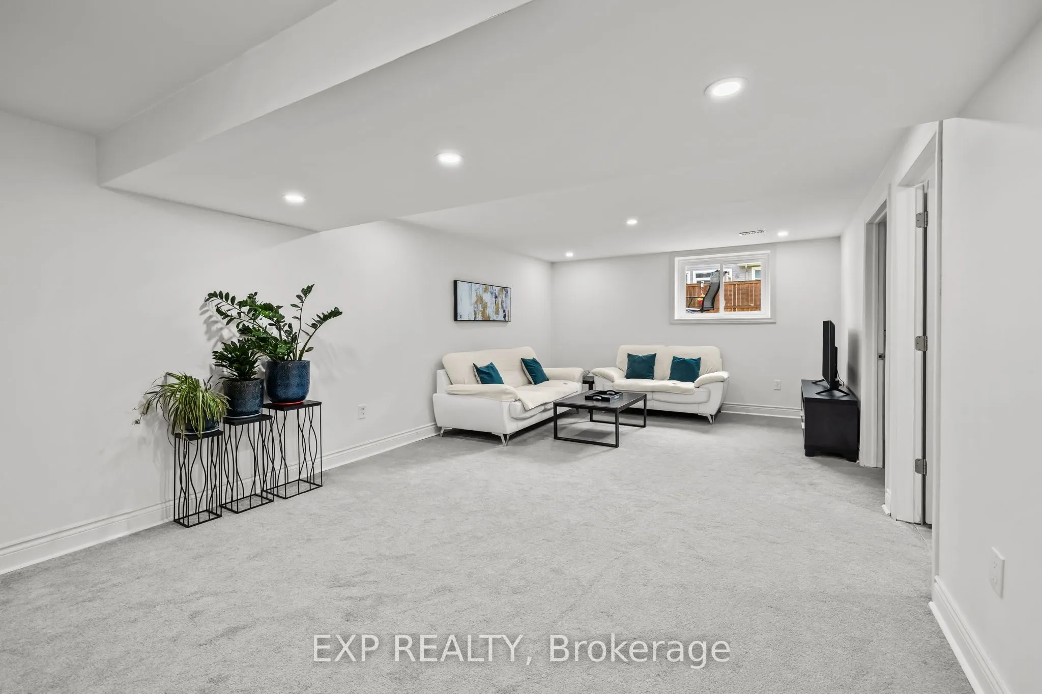 593 Vivera Place