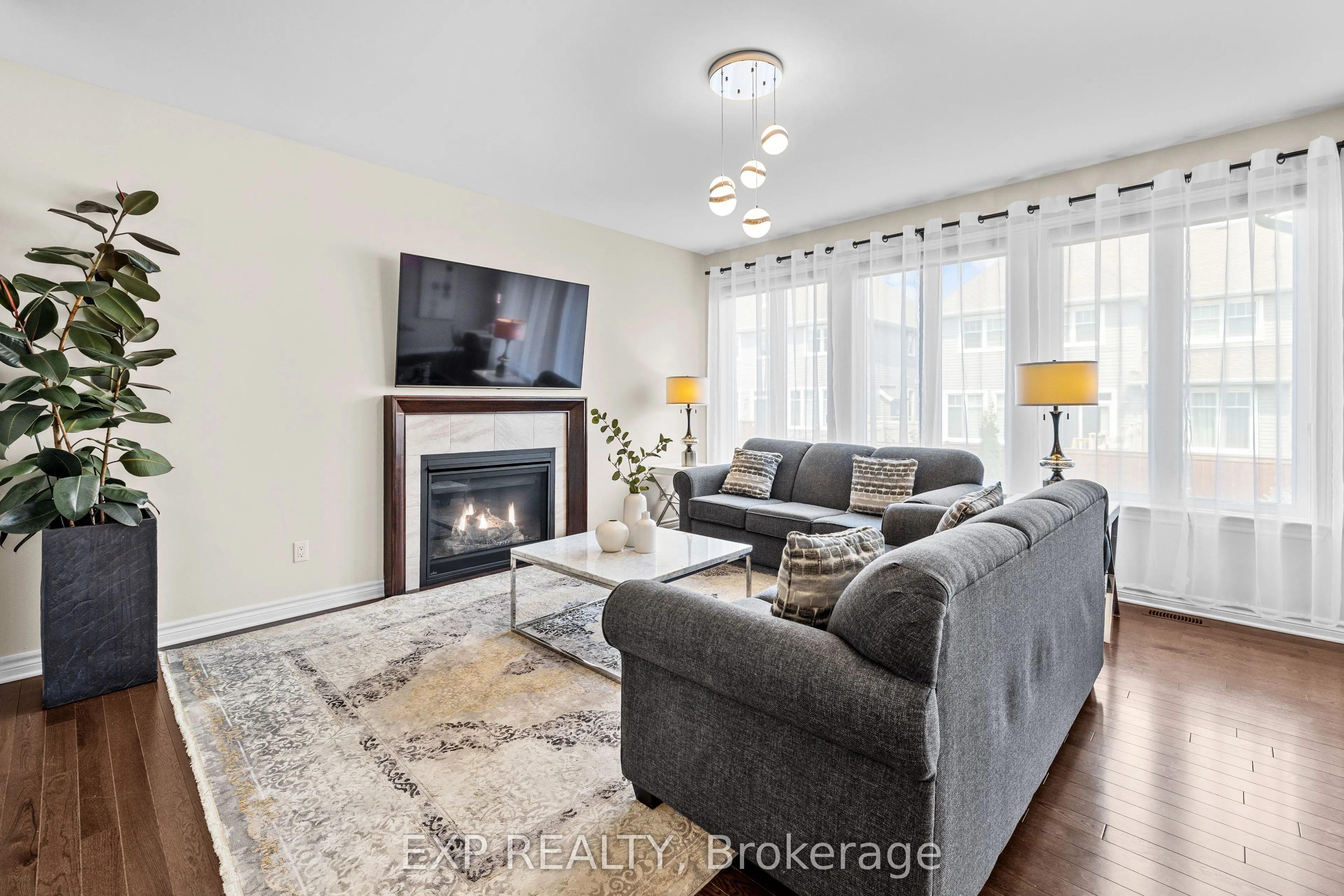 593 Vivera Place