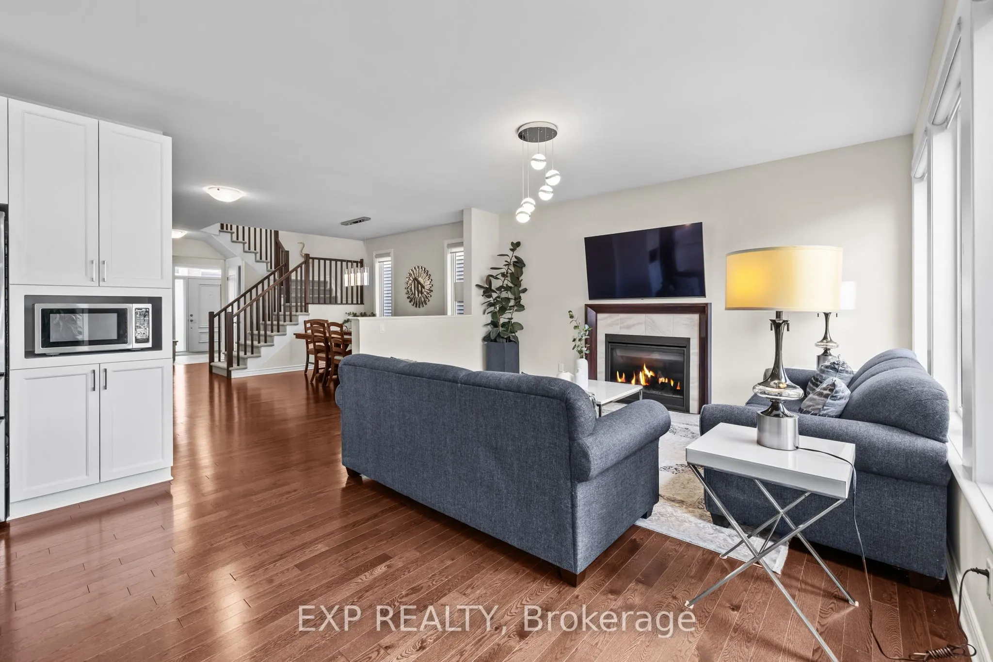 593 Vivera Place