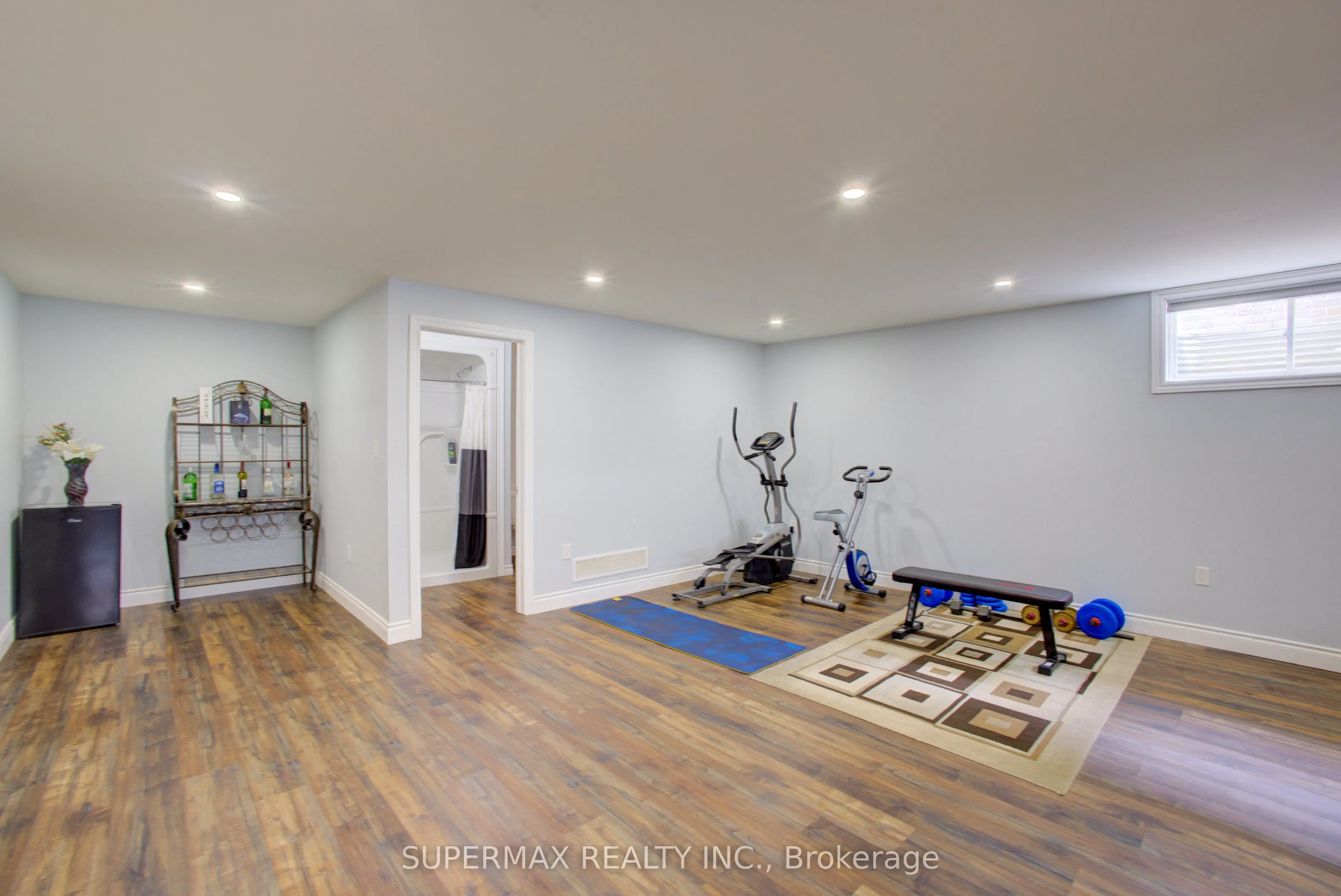 200 Krotz Street W
