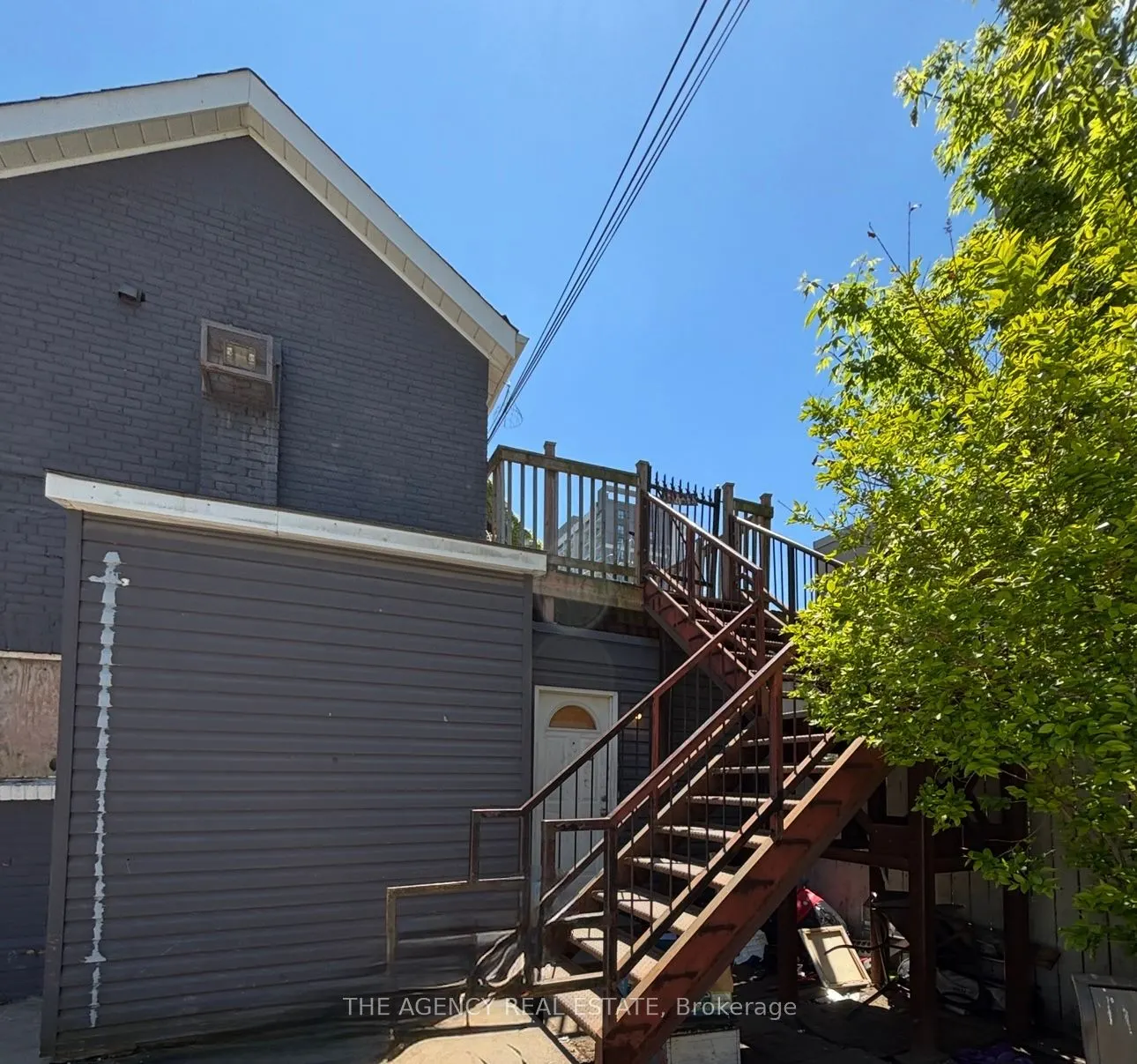 714 Dundas Street