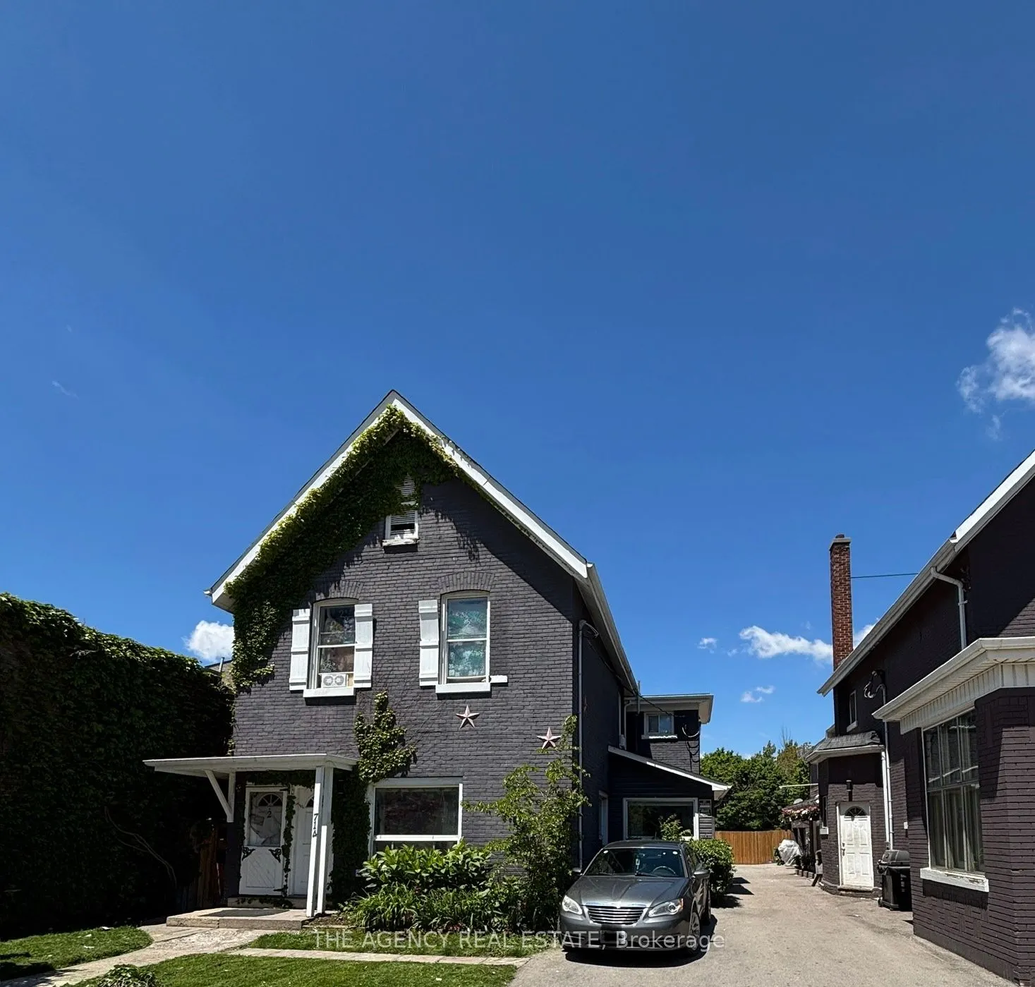 714 Dundas Street