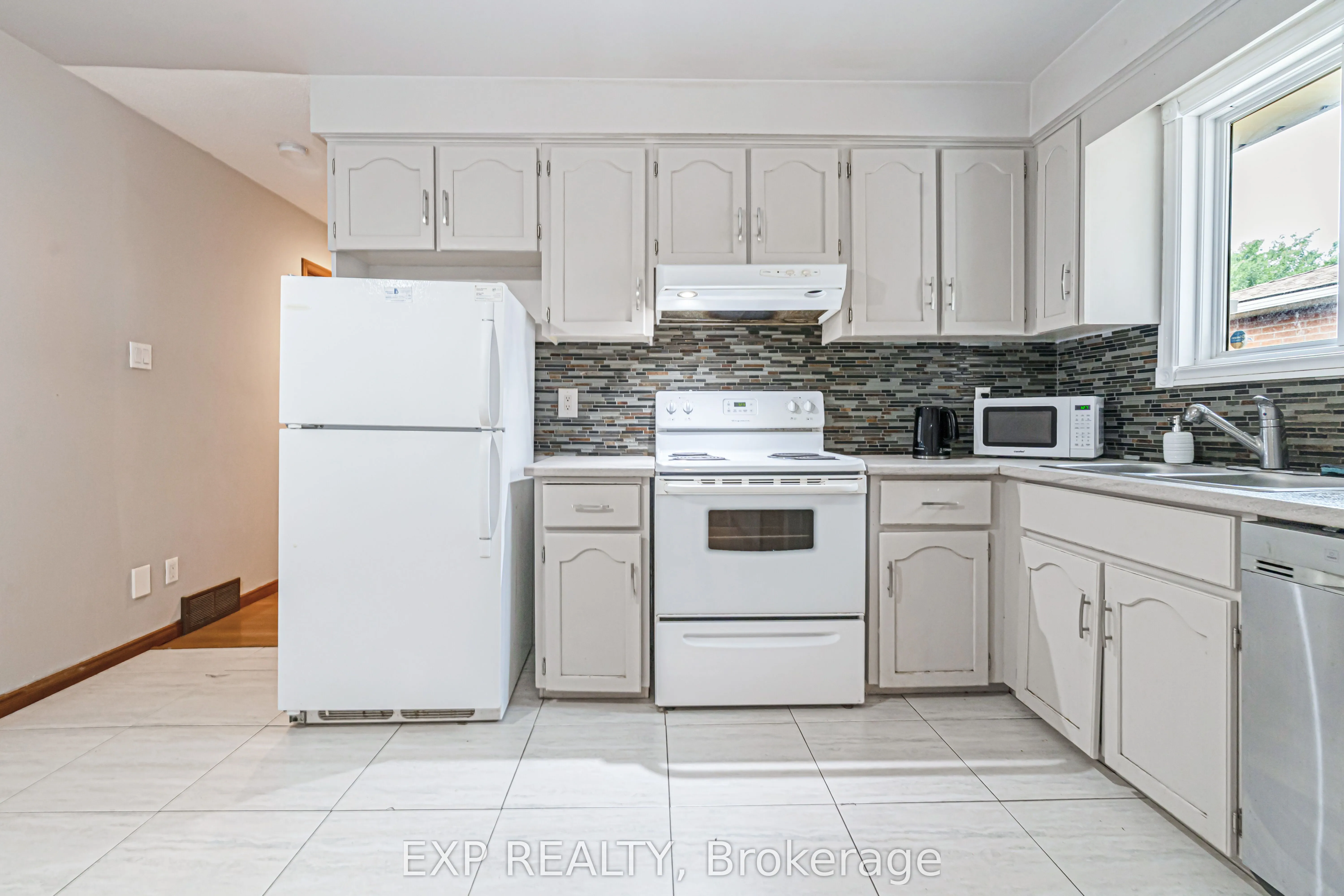 115 Scenic Wood Crescent