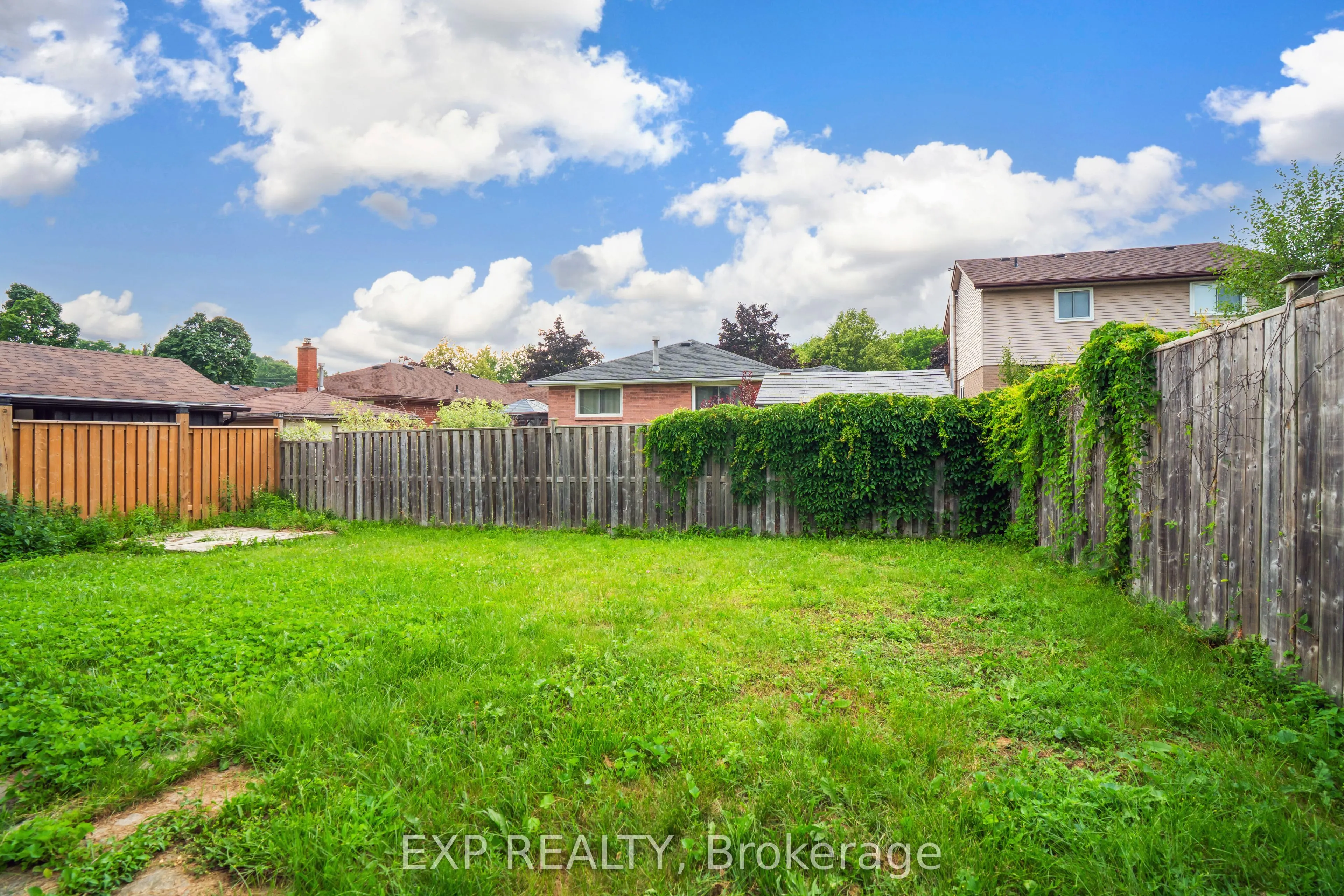 115 Scenic Wood Crescent