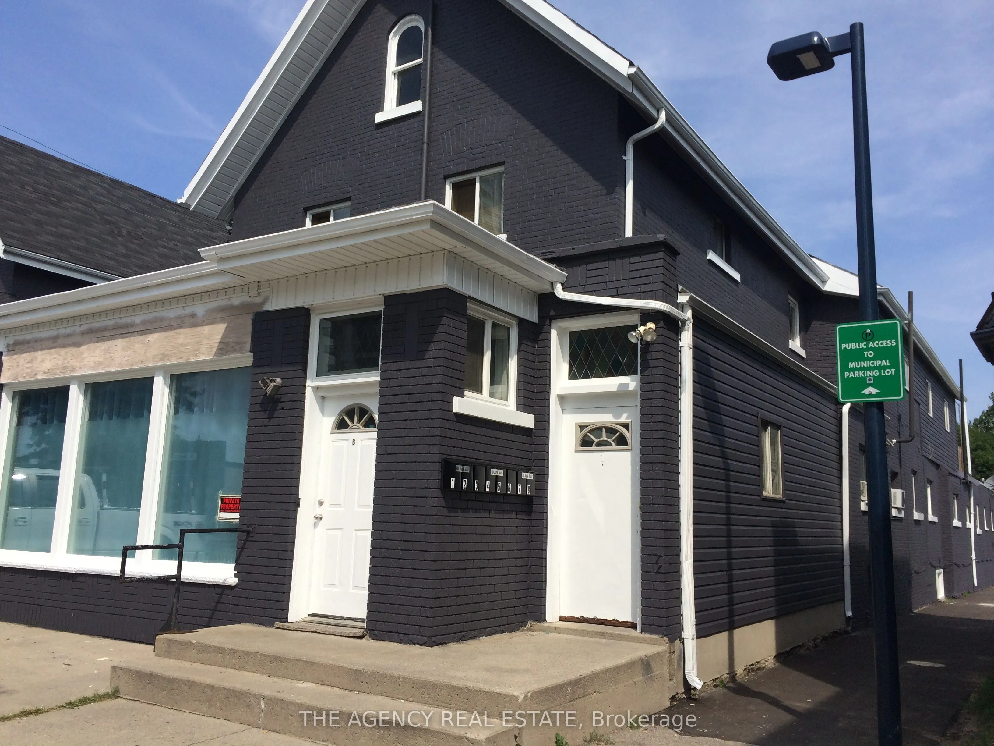 720 Dundas Street