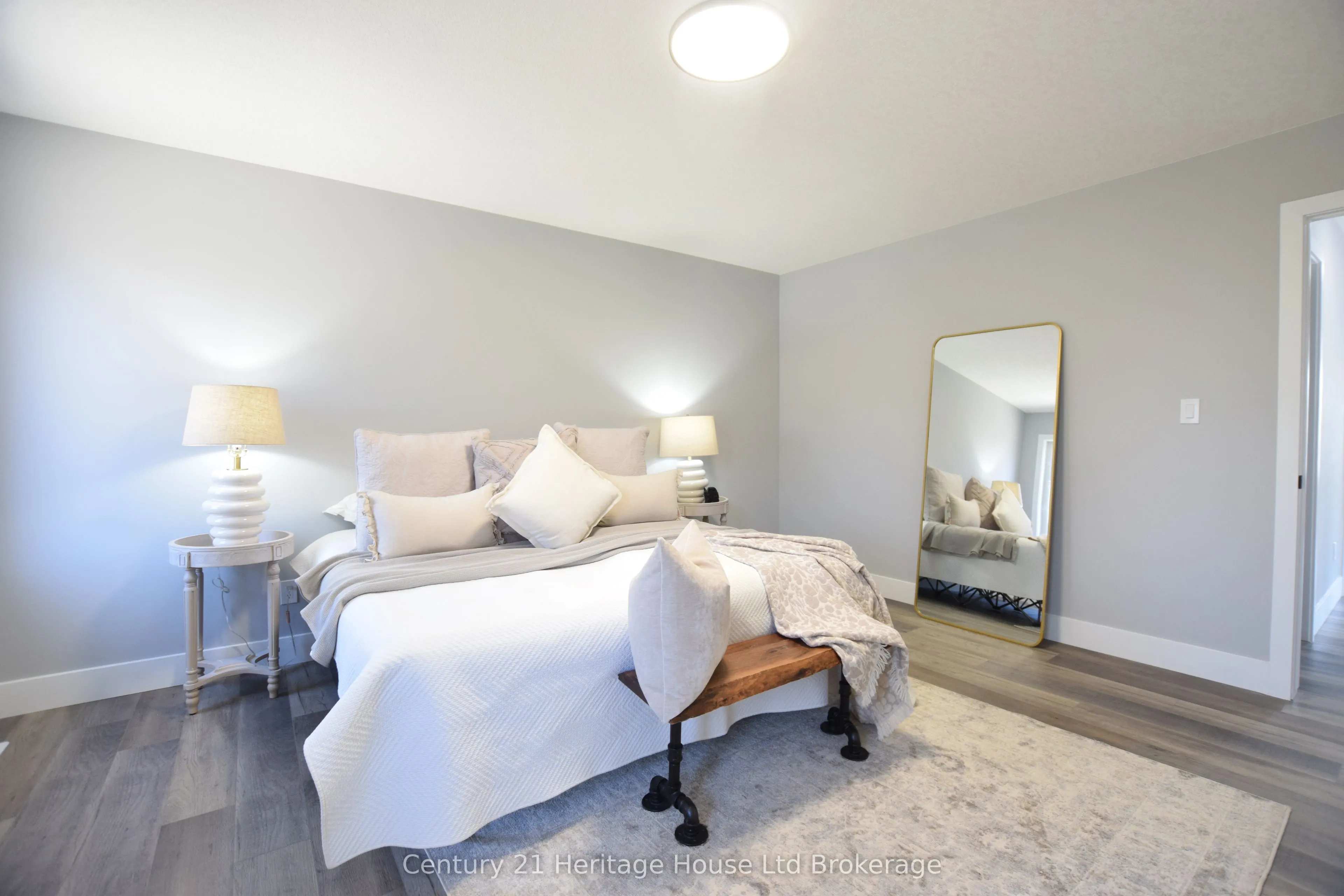 303 Simcoe Street