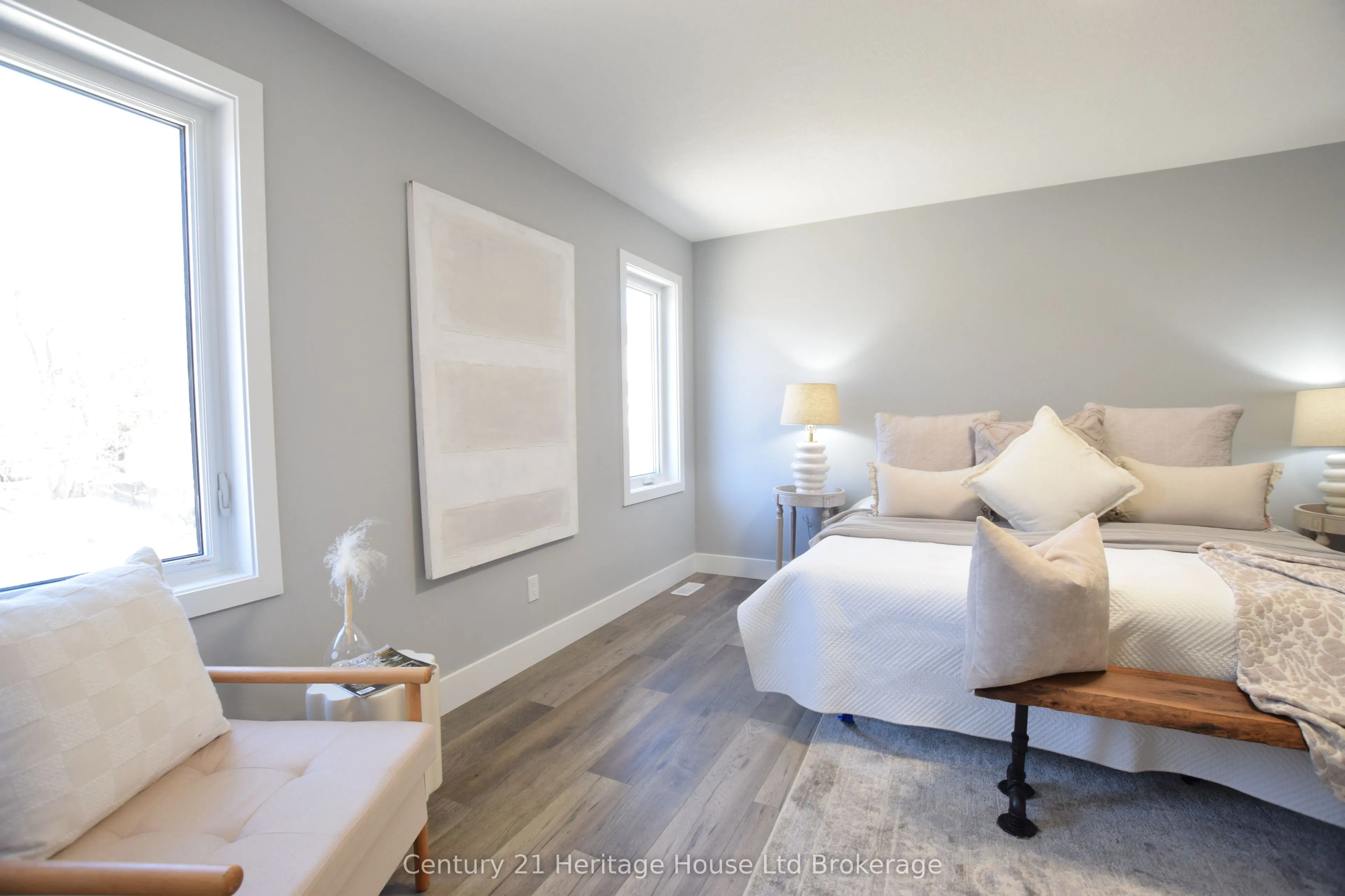 303 Simcoe Street