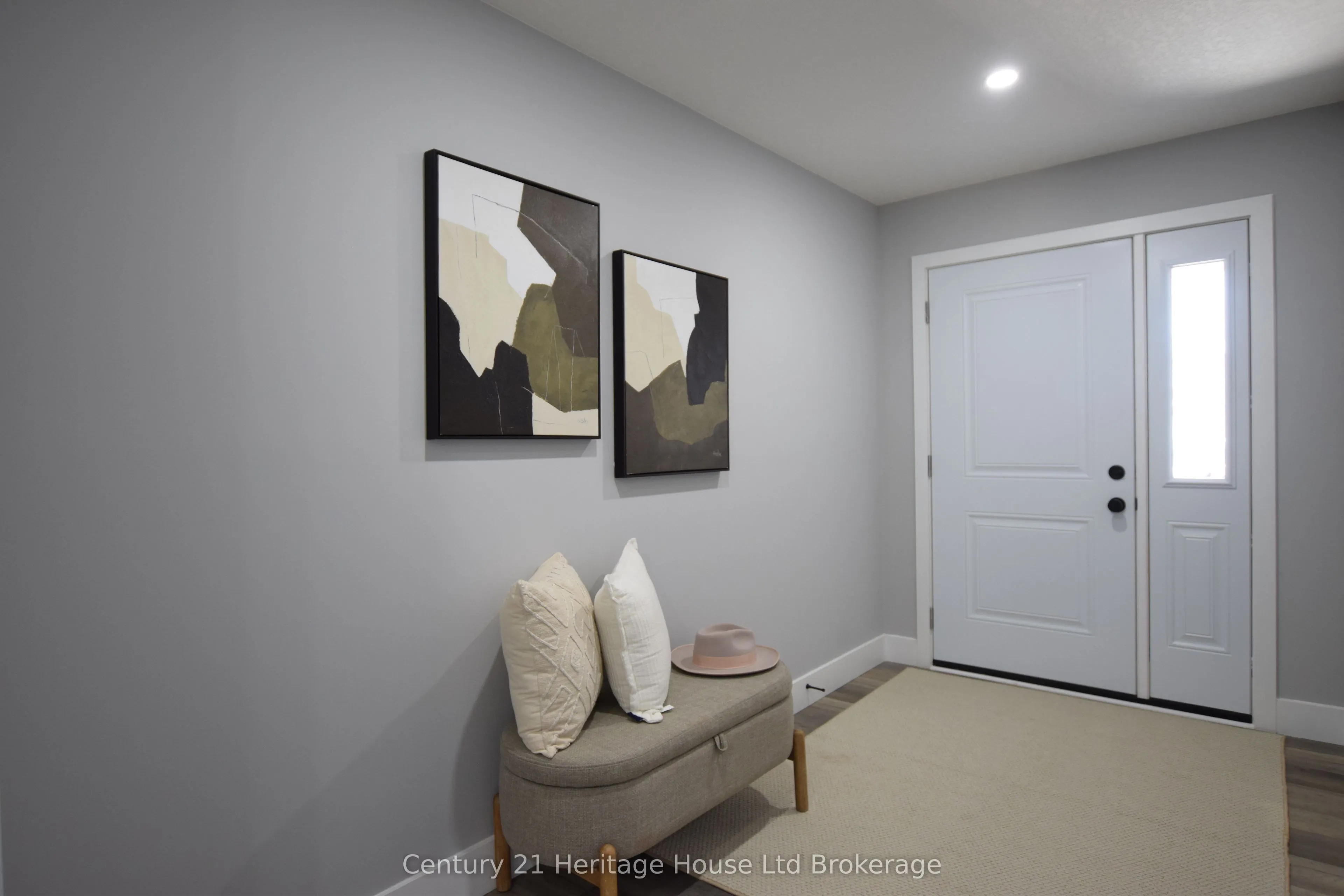 303 Simcoe Street